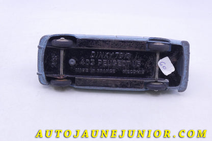 Le Dinky Toys Peugeot 403 Break Familial est en vente sur Auto Jaune Junior ! Découvrez nos collections de diecast Tekno, Politoys, Mebetoys, Mercury, Joal, Diapet, Märklin, TootsieToys.AutoJaune Junior ; Vous avez le même jouet ? Profitez de notre expertise pour vous accompagner dans la vente de vos modèles ou votre collection ! Nous achetons tous lots de miniatures ! Contactez nous !