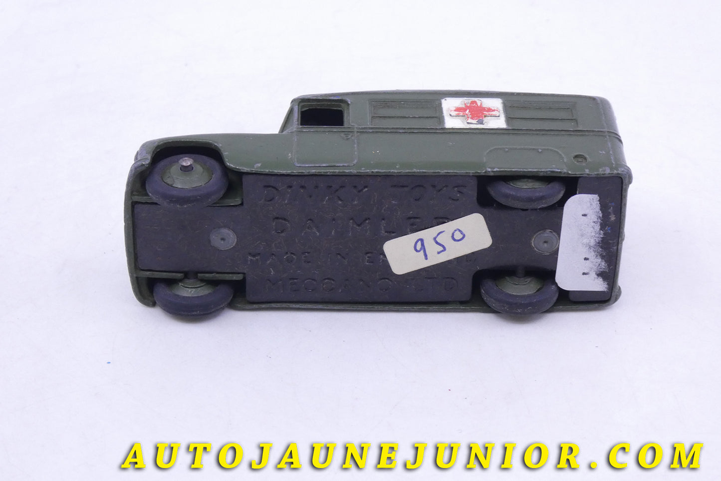 Le Dinky Toys Daimler Ambulance militaire (marché américain) est en vente sur Auto Jaune Junior ! Découvrez nos collections de diecast Tekno, Politoys, Mebetoys, Mercury, Joal, Diapet, Märklin, TootsieToys.AutoJaune Junior ; Vous avez le même jouet ? Profitez de notre expertise pour vous accompagner dans la vente de vos modèles ou votre collection ! Nous achetons tous lots de miniatures ! Contactez nous !