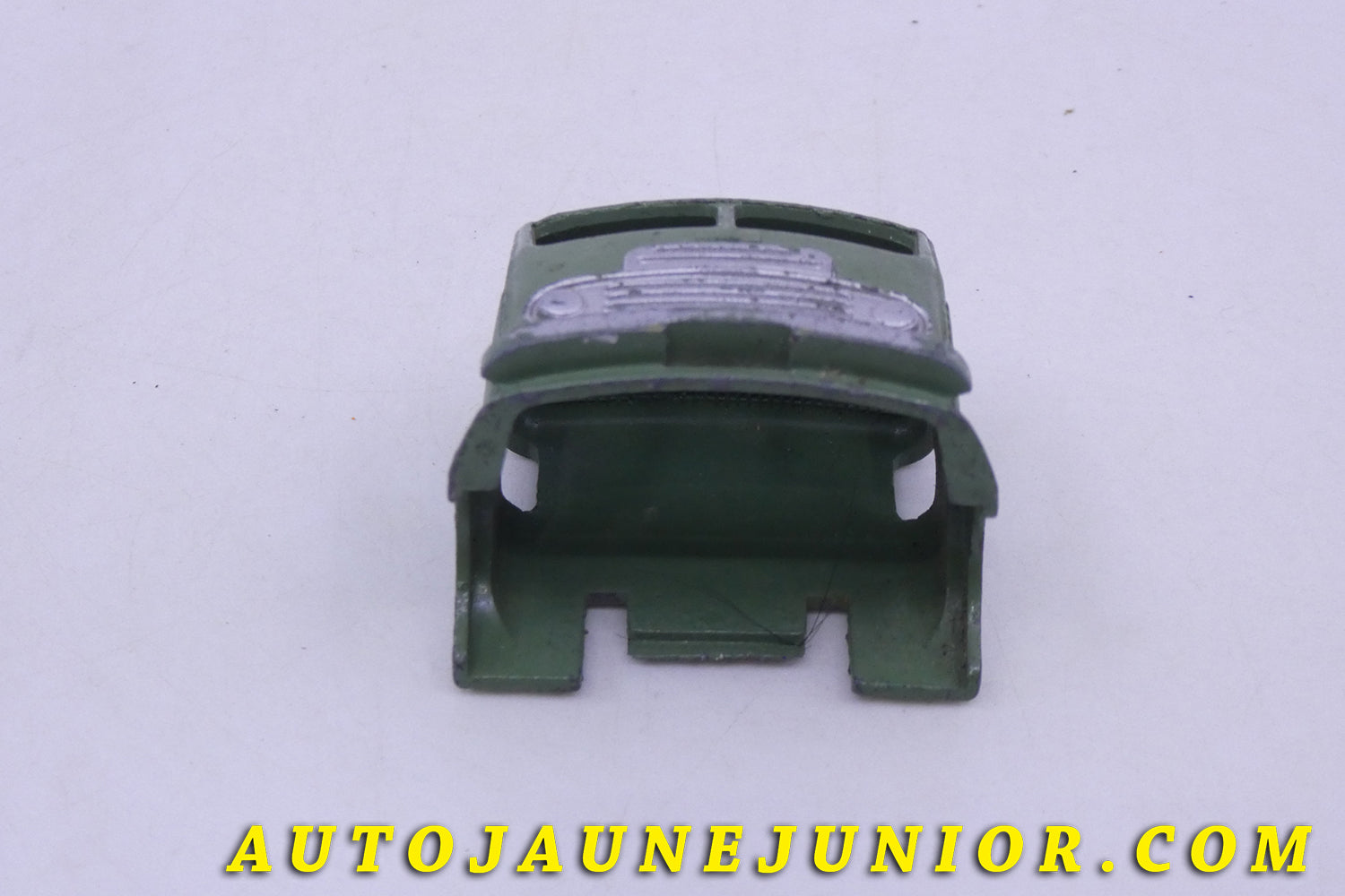 Le Dinky Toys Simca Cabine de Cargo est en vente sur Auto Jaune Junior ! Découvrez nos collections de diecast Tekno, Politoys, Mebetoys, Mercury, Joal, Diapet, Märklin, TootsieToys.AutoJaune Junior ; Vous avez le même jouet ? Profitez de notre expertise pour vous accompagner dans la vente de vos modèles ou votre collection ! Nous achetons tous lots de miniatures ! Contactez nous !