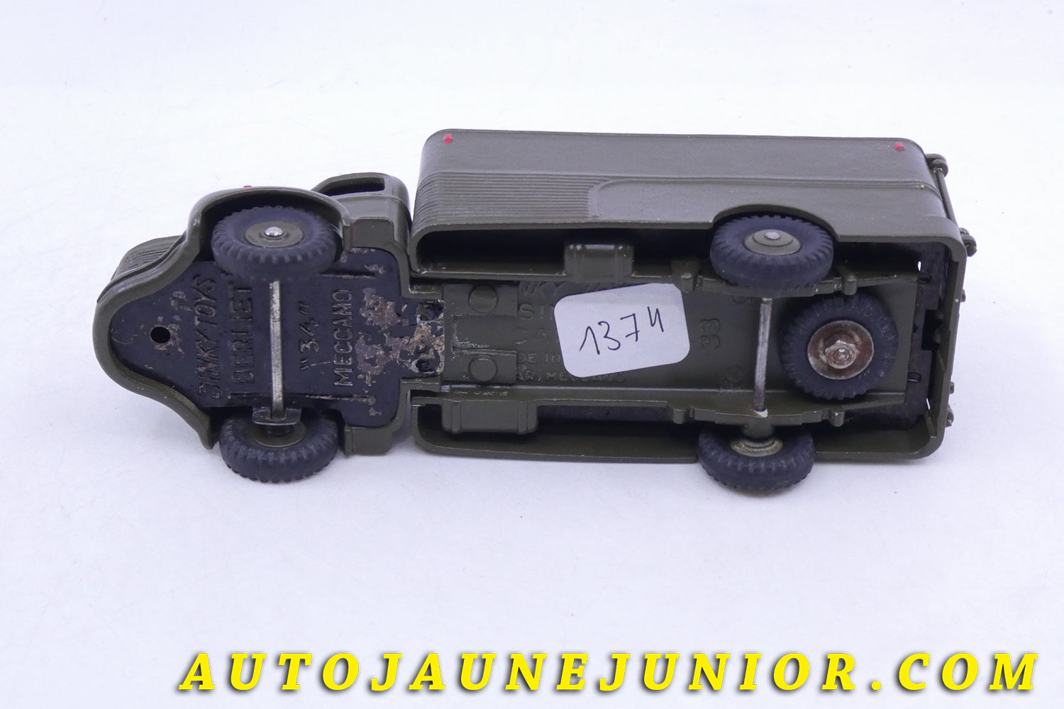 Le Dinky Toys Berliet GLR Fourgon Militaire est en vente sur Auto Jaune Junior ! Découvrez nos collections de diecast Tekno, Politoys, Mebetoys, Mercury, Joal, Diapet, Märklin, TootsieToys.AutoJaune Junior ; Vous avez le même jouet ? Profitez de notre expertise pour vous accompagner dans la vente de vos modèles ou votre collection ! Nous achetons tous lots de miniatures ! Contactez nous !