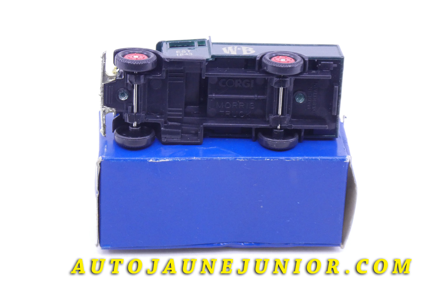 Le Corgi Toys Morris Citerne "Butler" est en vente sur Auto Jaune Junior ! Découvrez nos collections de diecast Tekno, Politoys, Mebetoys, Mercury, Joal, Diapet, Märklin, TootsieToys.AutoJaune Junior ; Vous avez le même jouet ? Profitez de notre expertise pour vous accompagner dans la vente de vos modèles ou votre collection ! Nous achetons tous lots de miniatures ! Contactez nous !