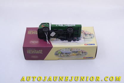 Le Corgi Toys Simca Cargo ridelles l'air liquide est en vente sur Auto Jaune Junior ! Découvrez nos collections de diecast Tekno, Politoys, Mebetoys, Mercury, Joal, Diapet, Märklin, TootsieToys.AutoJaune Junior ; Vous avez le même jouet ? Profitez de notre expertise pour vous accompagner dans la vente de vos modèles ou votre collection ! Nous achetons tous lots de miniatures ! Contactez nous !