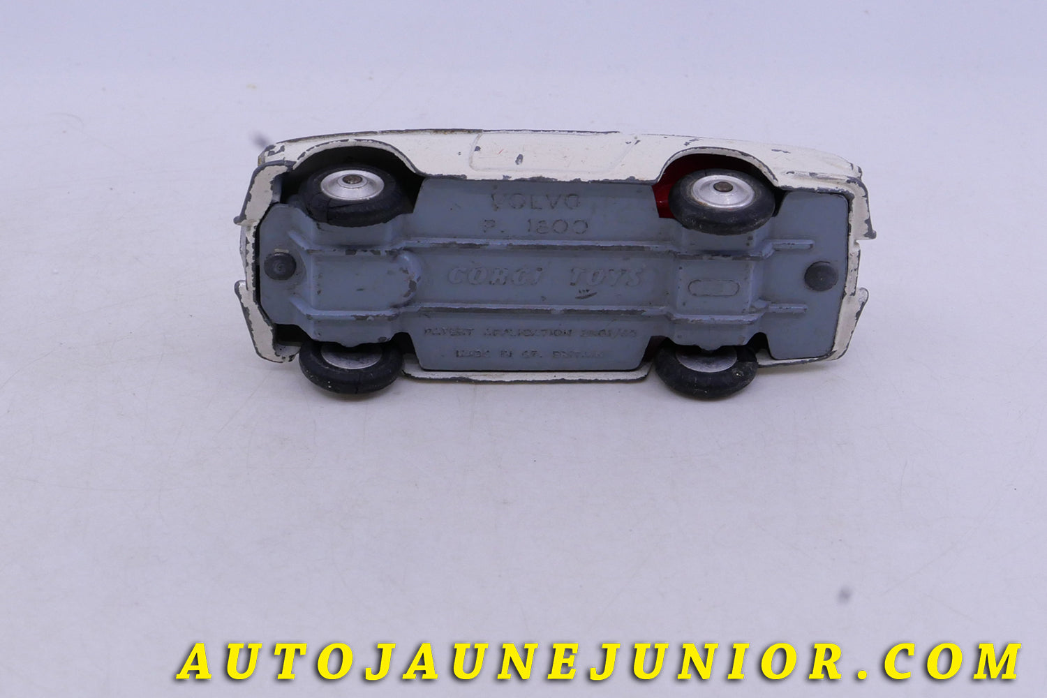 Le Corgi Toys Volvo P1800 Le Saint est en vente sur Auto Jaune Junior ! Découvrez nos collections de diecast Tekno, Politoys, Mebetoys, Mercury, Joal, Diapet, Märklin, TootsieToys.AutoJaune Junior ; Vous avez le même jouet ? Profitez de notre expertise pour vous accompagner dans la vente de vos modèles ou votre collection ! Nous achetons tous lots de miniatures ! Contactez nous !