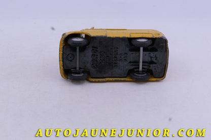 Le Corgi Toys Bedford fourgon AA Road Service est en vente sur Auto Jaune Junior ! Découvrez nos collections de diecast Tekno, Politoys, Mebetoys, Mercury, Joal, Diapet, Märklin, TootsieToys.AutoJaune Junior ; Vous avez le même jouet ? Profitez de notre expertise pour vous accompagner dans la vente de vos modèles ou votre collection ! Nous achetons tous lots de miniatures ! Contactez nous !