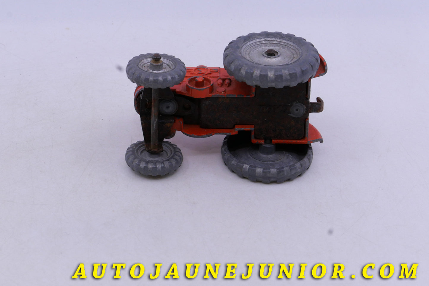 Le Dinky Toys Inconnu Field Marshall tracteur Remplir nom du modèle est en vente sur Auto Jaune Junior ! Découvrez nos collections de diecast Tekno, Politoys, Mebetoys, Mercury, Joal, Diapet, Märklin, TootsieToys.AutoJaune Junior ; Vous avez le même jouet ? Profitez de notre expertise pour vous accompagner dans la vente de vos modèles ou votre collection ! Nous achetons tous lots de miniatures ! Contactez nous !