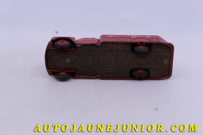 Le Dinky Toys Studebaker camion citerne Esso est en vente sur Auto Jaune Junior ! Découvrez nos collections de diecast Tekno, Politoys, Mebetoys, Mercury, Joal, Diapet, Märklin, TootsieToys.AutoJaune Junior ; Vous avez le même jouet ? Profitez de notre expertise pour vous accompagner dans la vente de vos modèles ou votre collection ! Nous achetons tous lots de miniatures ! Contactez nous !