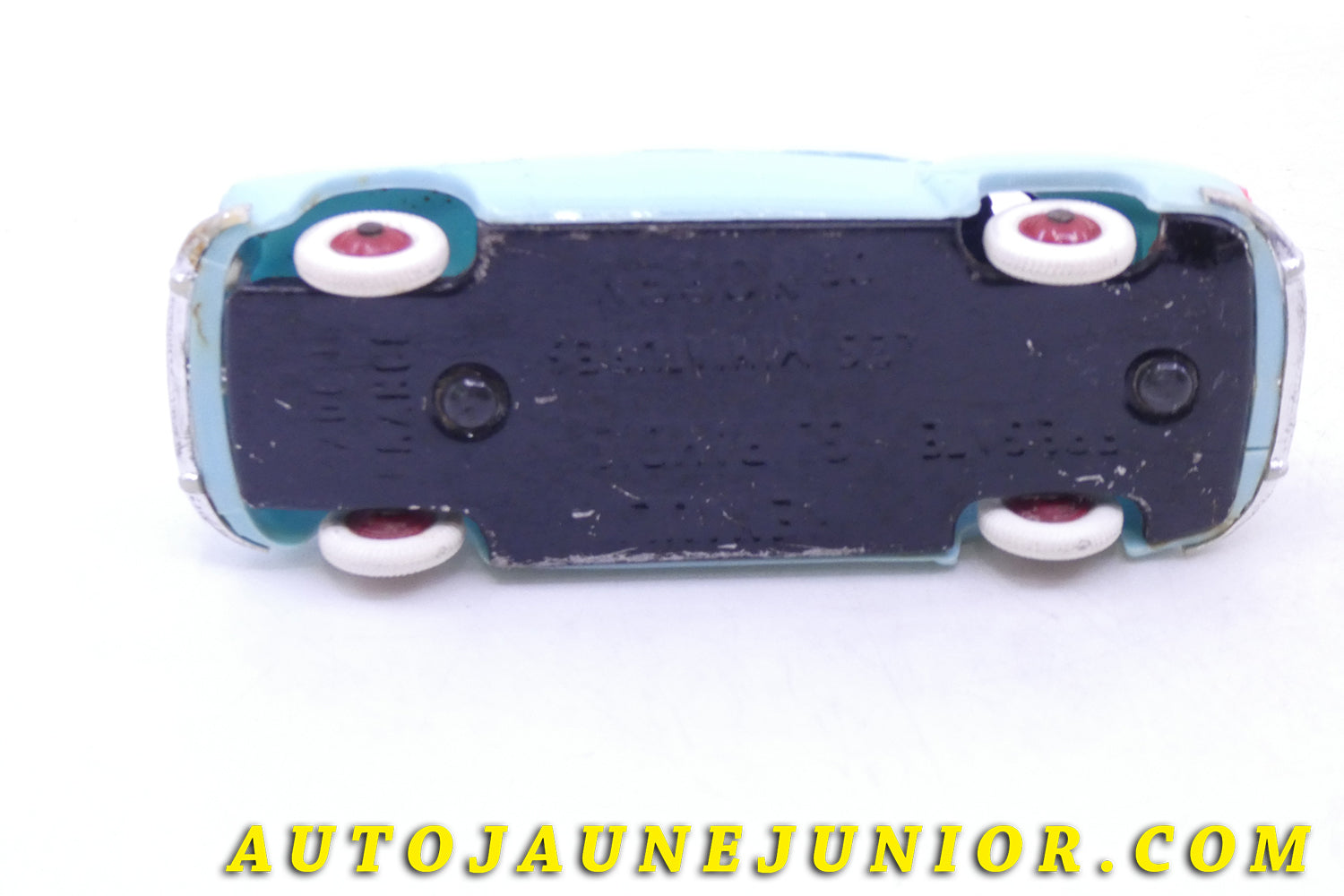 Le Norev Renault Frégate Grand Pavoix est en vente sur Auto Jaune Junior ! Découvrez nos collections de diecast Tekno, Politoys, Mebetoys, Mercury, Joal, Diapet, Märklin, TootsieToys.Vous avez le même jouet ? Profitez de notre expertise pour vous accompagner dans la vente de vos modèles ou votre collection ! Nous achetons tous lots de miniatures ! Contactez nous !
