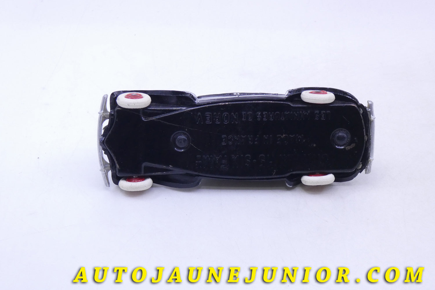 Le Norev Citroën 15cv Traction avant est en vente sur Auto Jaune Junior ! Découvrez nos collections de diecast Tekno, Politoys, Mebetoys, Mercury, Joal, Diapet, Märklin, TootsieToys.AutoJaune Junior ; Vous avez le même jouet ? Profitez de notre expertise pour vous accompagner dans la vente de vos modèles ou votre collection ! Nous achetons tous lots de miniatures ! Contactez nous !