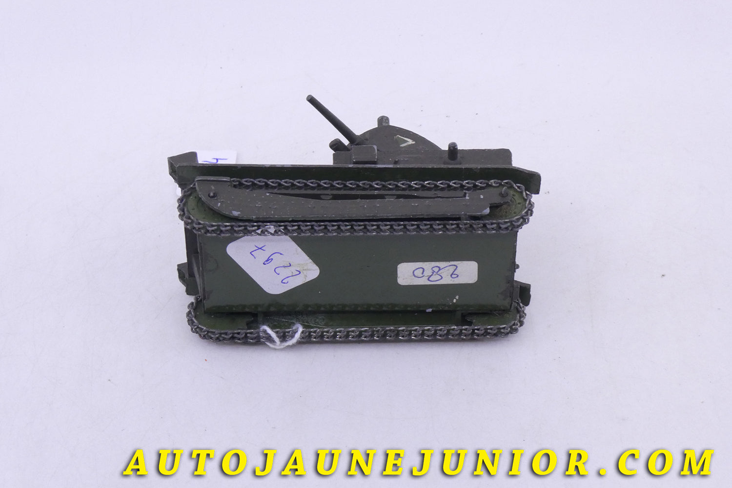 Le Dinky Toys Camion Light (léger) est en vente sur Auto Jaune Junior ! Découvrez nos collections de diecast Tekno, Politoys, Mebetoys, Mercury, Joal, Diapet, Märklin, TootsieToys.AutoJaune Junior ; Vous avez le même jouet ? Profitez de notre expertise pour vous accompagner dans la vente de vos modèles ou votre collection ! Nous achetons tous lots de miniatures ! Contactez nous !