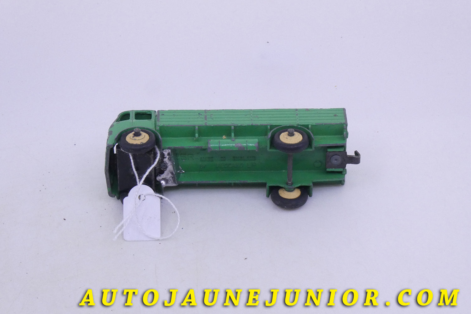 Le Dinky Toys Leyland Beaver camion ridelles est en vente sur Auto Jaune Junior ! Découvrez nos collections de diecast Tekno, Politoys, Mebetoys, Mercury, Joal, Diapet, Märklin, TootsieToys.AutoJaune Junior ; Vous avez le même jouet ? Profitez de notre expertise pour vous accompagner dans la vente de vos modèles ou votre collection ! Nous achetons tous lots de miniatures ! Contactez nous !