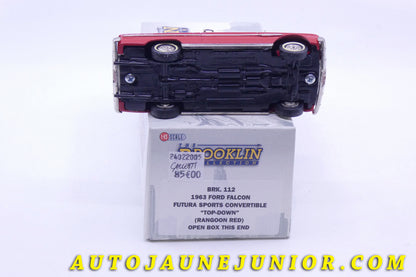 Le #2402 - Brooklin - Ford - Falcon Futura Sport Convertible Top Down "1963" -  #112 est en vente sur Auto Jaune Junior ! Tekno, Politoys, Mebetoys, Mercury, Joal, Diapet, Märklin, TootsieToys.Vous avez le même jouet ? Profitez de notre expertise pour vous accompagner dans la vente de vos modèles ou votre collection ! Nous achetons tous lots de miniatures ! Contactez nous ! contact@autojaunejunior.com. 
