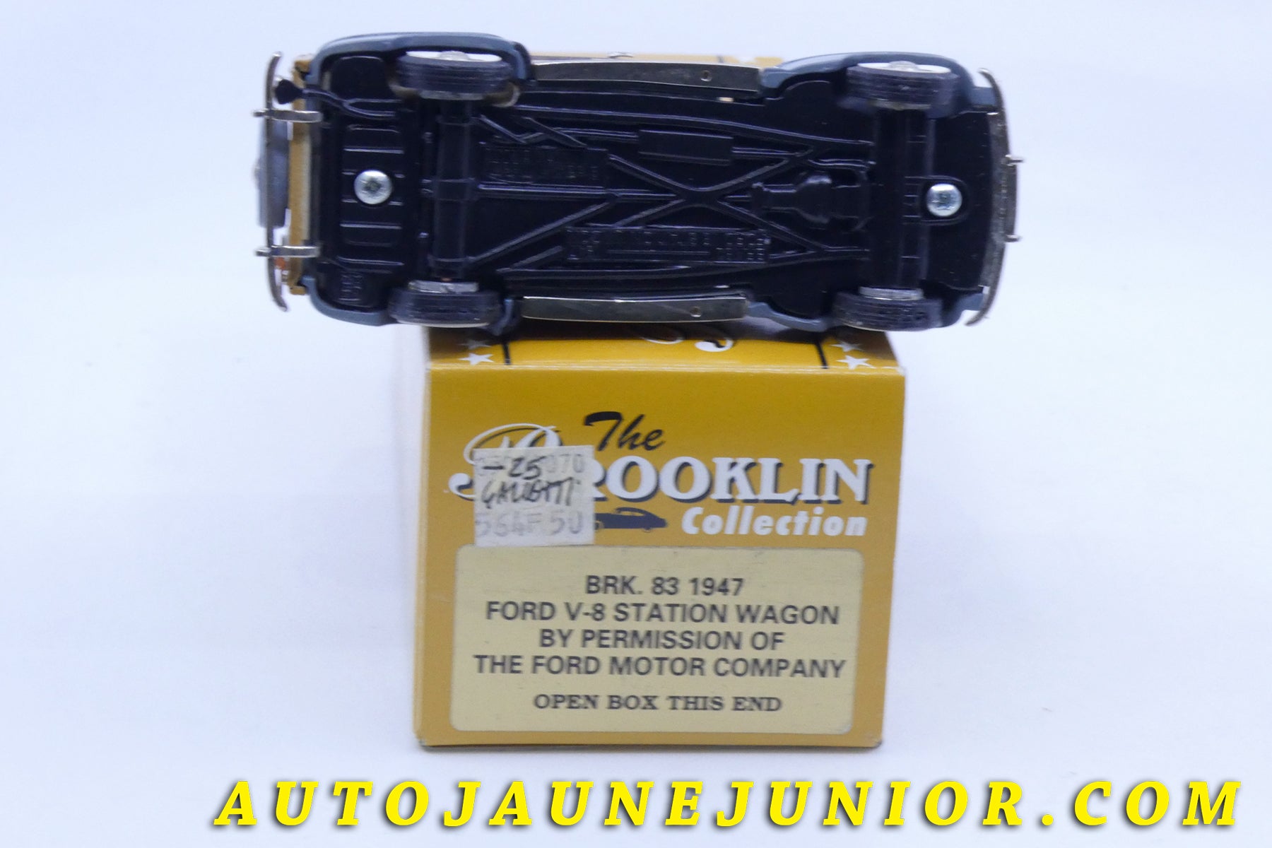 Le #2404 - Brooklin - Ford - V8 Wagon Station "1947" BRK #83 est en vente sur Auto Jaune Junior ! Tekno, Politoys, Mebetoys, Mercury, Joal, Diapet, Märklin, TootsieToys.Vous avez le même jouet ? Profitez de notre expertise pour vous accompagner dans la vente de vos modèles ou votre collection ! Nous achetons tous lots de miniatures ! Contactez nous ! contact@autojaunejunior.com. 