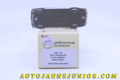 Le #2421 - Landsdown by Brooklin - Wolseley Motors - 6/90 Series I (Mist Grey) "1954 est en vente sur Auto Jaune Junior ! Tekno, Politoys, Mebetoys, Mercury, Joal, Diapet, Märklin, TootsieToys.Vous avez le même jouet ? Profitez de notre expertise pour vous accompagner dans la vente de vos modèles ou votre collection ! Nous achetons tous lots de miniatures ! Contactez nous ! contact@autojaunejunior.com. 