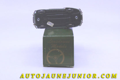 Le #2423 - Landsdowne by Brooklin - Austin - A40 Somerset Berline 4 Portes (Four Door Saloon) est en vente sur Auto Jaune Junior ! Tekno, Politoys, Mebetoys, Mercury, Joal, Diapet, Märklin, TootsieToys.Vous avez le même jouet ? Profitez de notre expertise pour vous accompagner dans la vente de vos modèles ou votre collection ! Nous achetons tous lots de miniatures ! Contactez nous ! contact@autojaunejunior.com. 