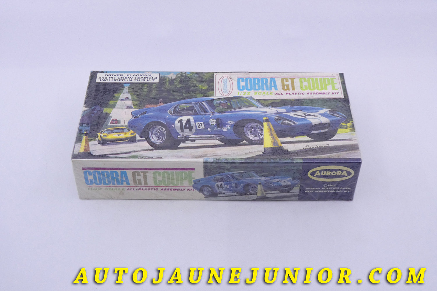 Le AURORA Cobra Shelby GT coupé est en vente sur Auto Jaune Junior ! Découvrez nos collections de diecast Tekno, Politoys, Mebetoys, Mercury, Joal, Diapet, Märklin, TootsieToys.AutoJaune Junior ; Vous avez le même jouet ? Profitez de notre expertise pour vous accompagner dans la vente de vos modèles ou votre collection ! Nous achetons tous lots de miniatures ! Contactez nous !