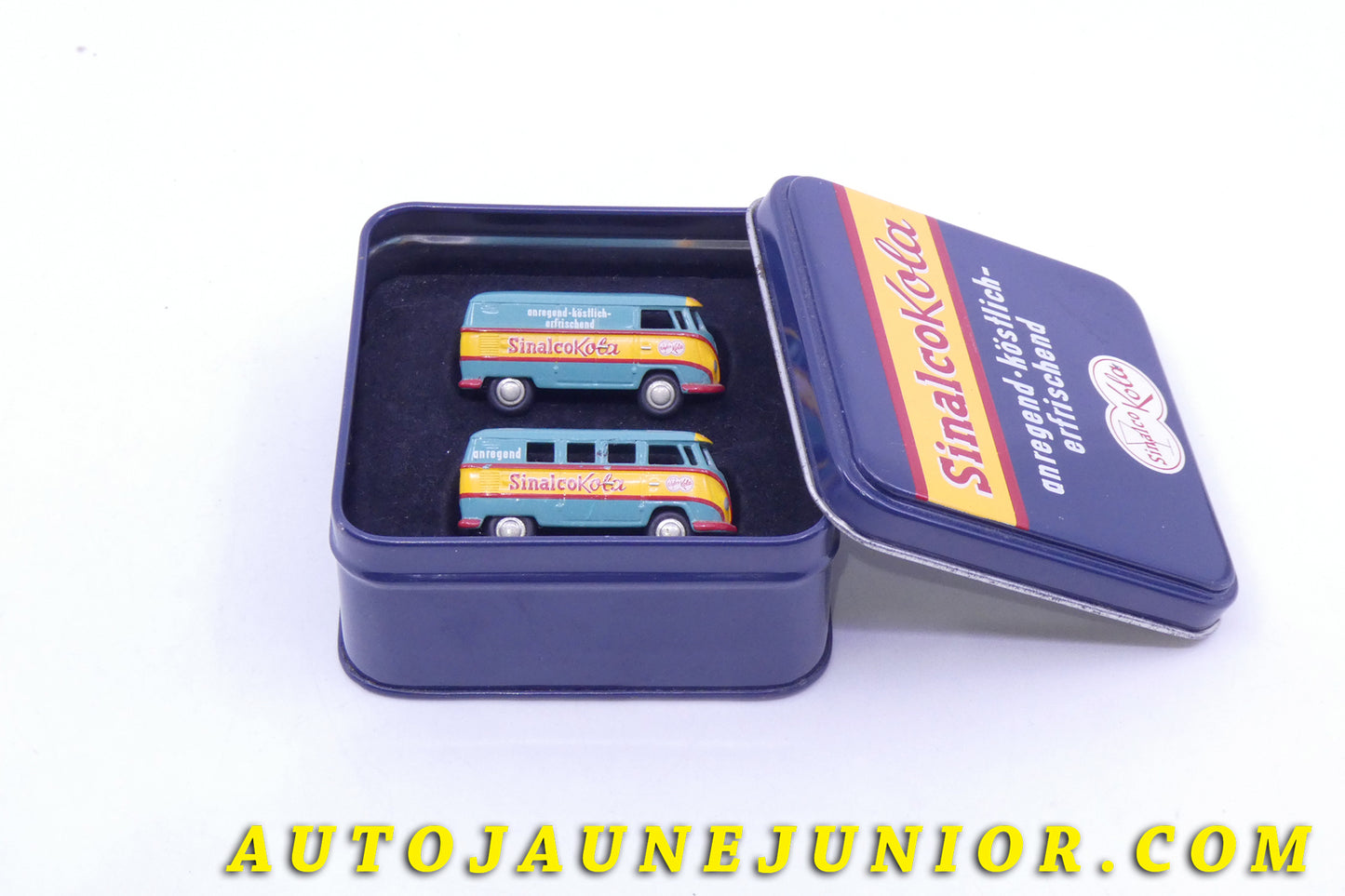 Le #2607 - Schuco - Volkswagen - Kombi est en vente sur Auto Jaune Junior ! Tekno, Politoys, Mebetoys, Mercury, Joal, Diapet, Märklin, TootsieToys.Vous avez le même jouet ? Profitez de notre expertise pour vous accompagner dans la vente de vos modèles ou votre collection ! Nous achetons tous lots de miniatures ! Contactez nous ! contact@autojaunejunior.com. 