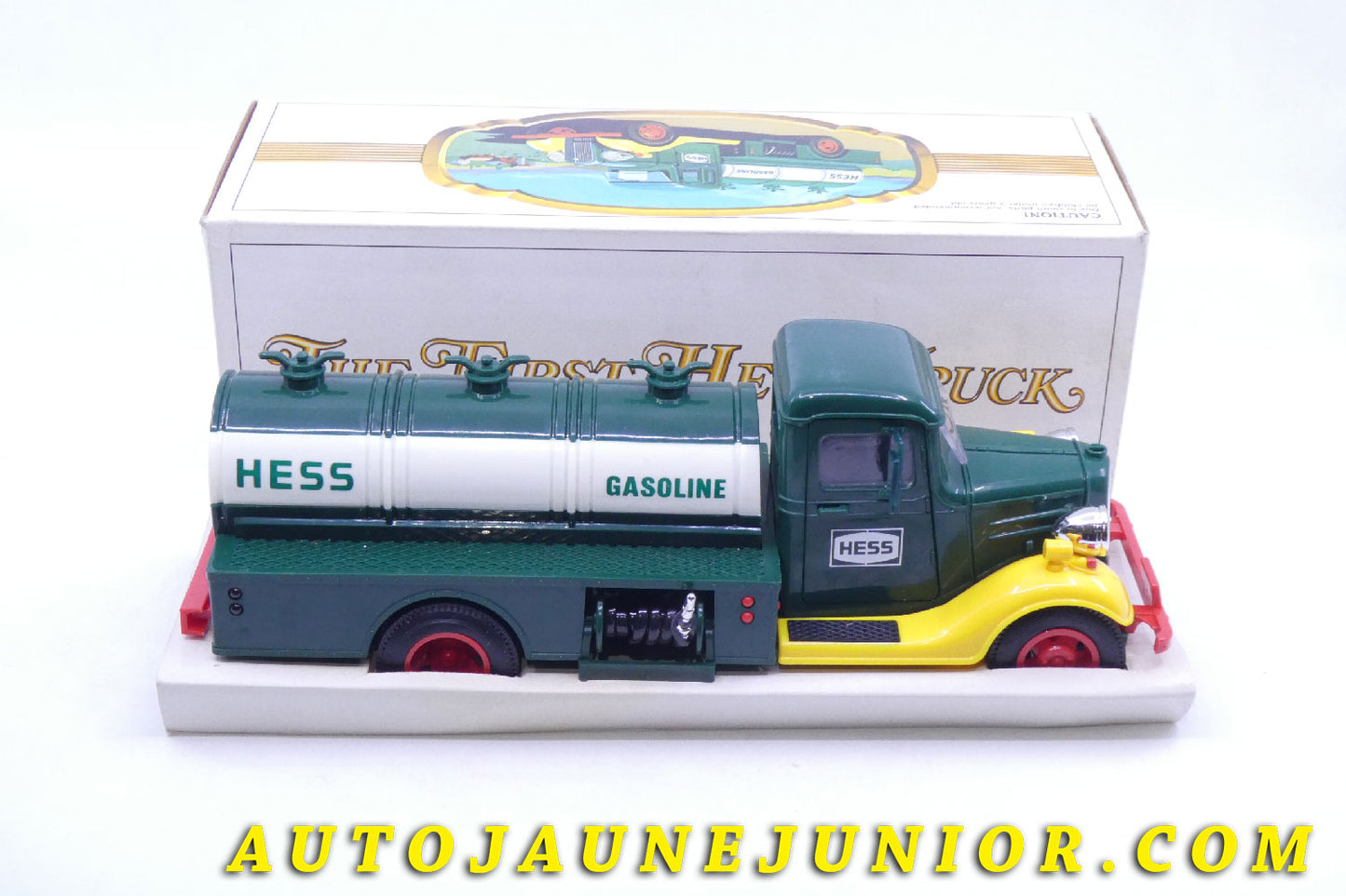 Le #2608 - American - Hess - Camion Citerne HESS est en vente sur Auto Jaune Junior ! Tekno, Politoys, Mebetoys, Mercury, Joal, Diapet, Märklin, TootsieToys.Vous avez le même jouet ? Profitez de notre expertise pour vous accompagner dans la vente de vos modèles ou votre collection ! Nous achetons tous lots de miniatures ! Contactez nous ! contact@autojaunejunior.com. 