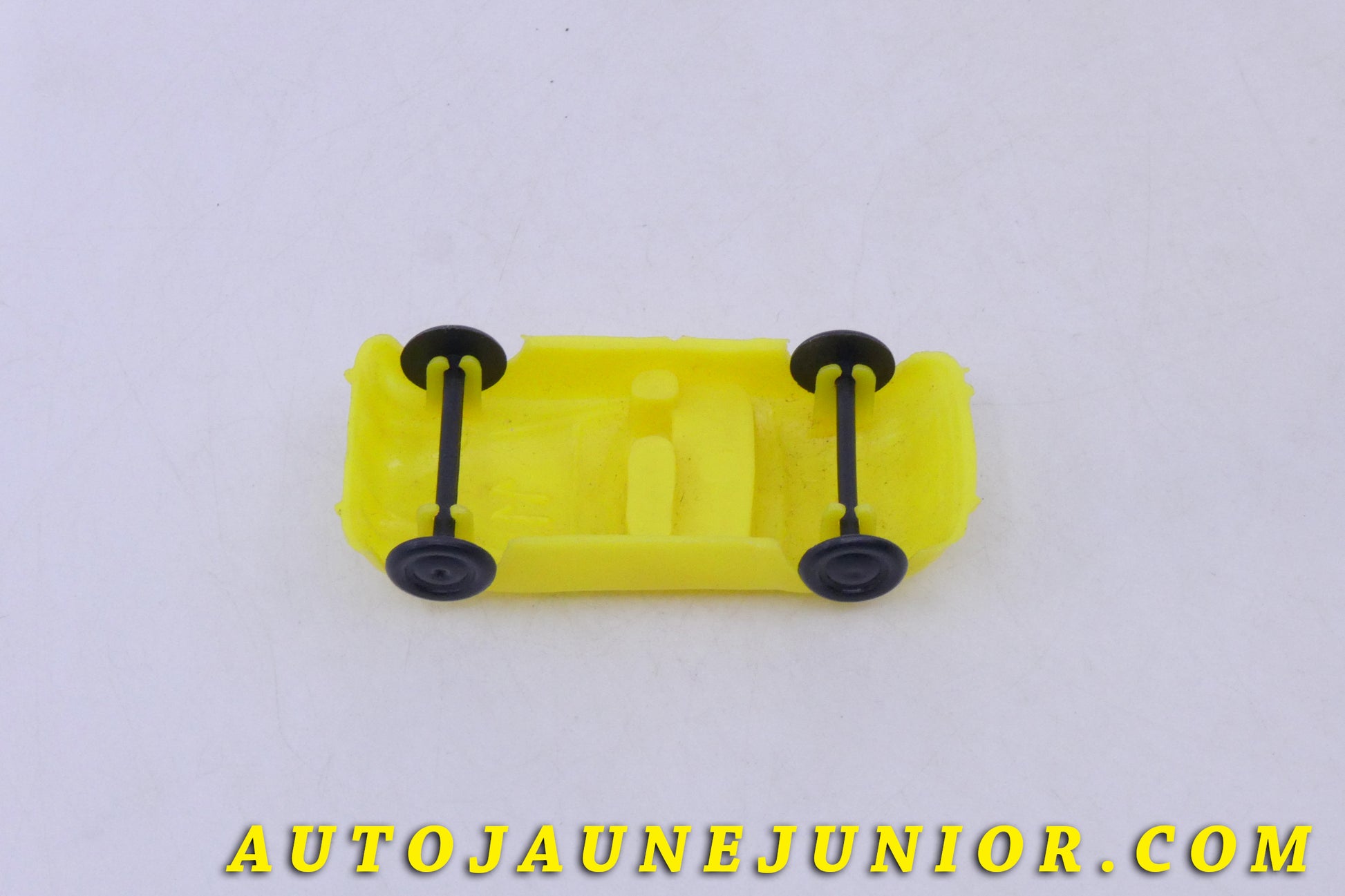 Le USA Jaguar XK 120 est en vente sur Auto Jaune Junior ! Découvrez nos collections de diecast Tekno, Politoys, Mebetoys, Mercury, Joal, Diapet, Märklin, TootsieToys.AutoJaune Junior ; Vous avez le même jouet ? Profitez de notre expertise pour vous accompagner dans la vente de vos modèles ou votre collection ! Nous achetons tous lots de miniatures ! Contactez nous !