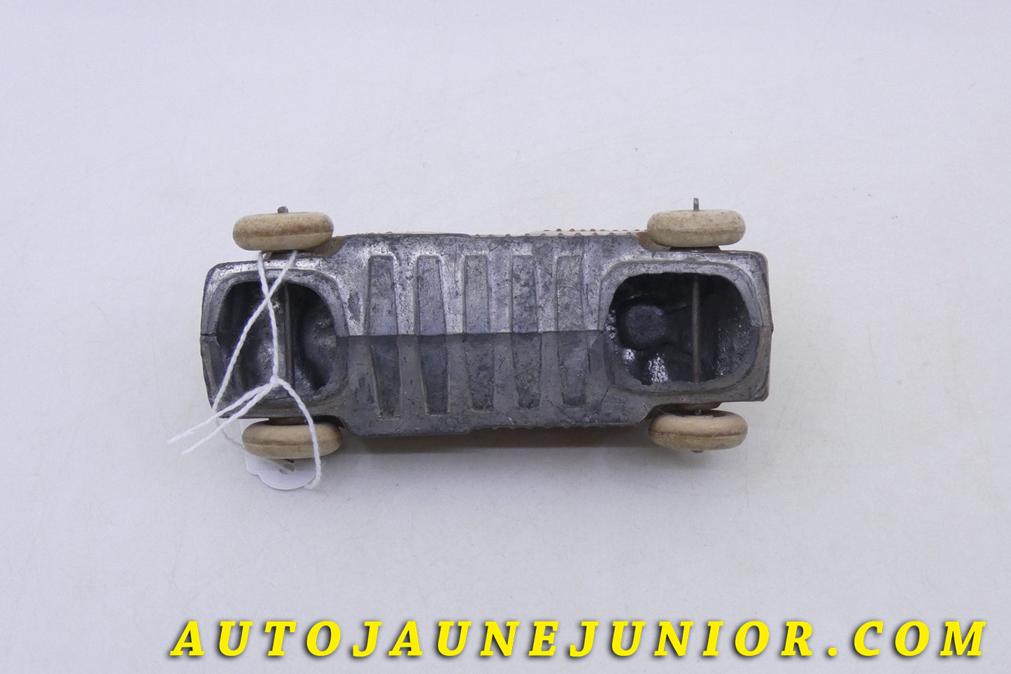Le Manoil Engin Canon Automoteur est en vente sur Auto Jaune Junior ! Découvrez nos collections de diecast Tekno, Politoys, Mebetoys, Mercury, Joal, Diapet, Märklin, TootsieToys.AutoJaune Junior ; Vous avez le même jouet ? Profitez de notre expertise pour vous accompagner dans la vente de vos modèles ou votre collection ! Nous achetons tous lots de miniatures ! Contactez nous !