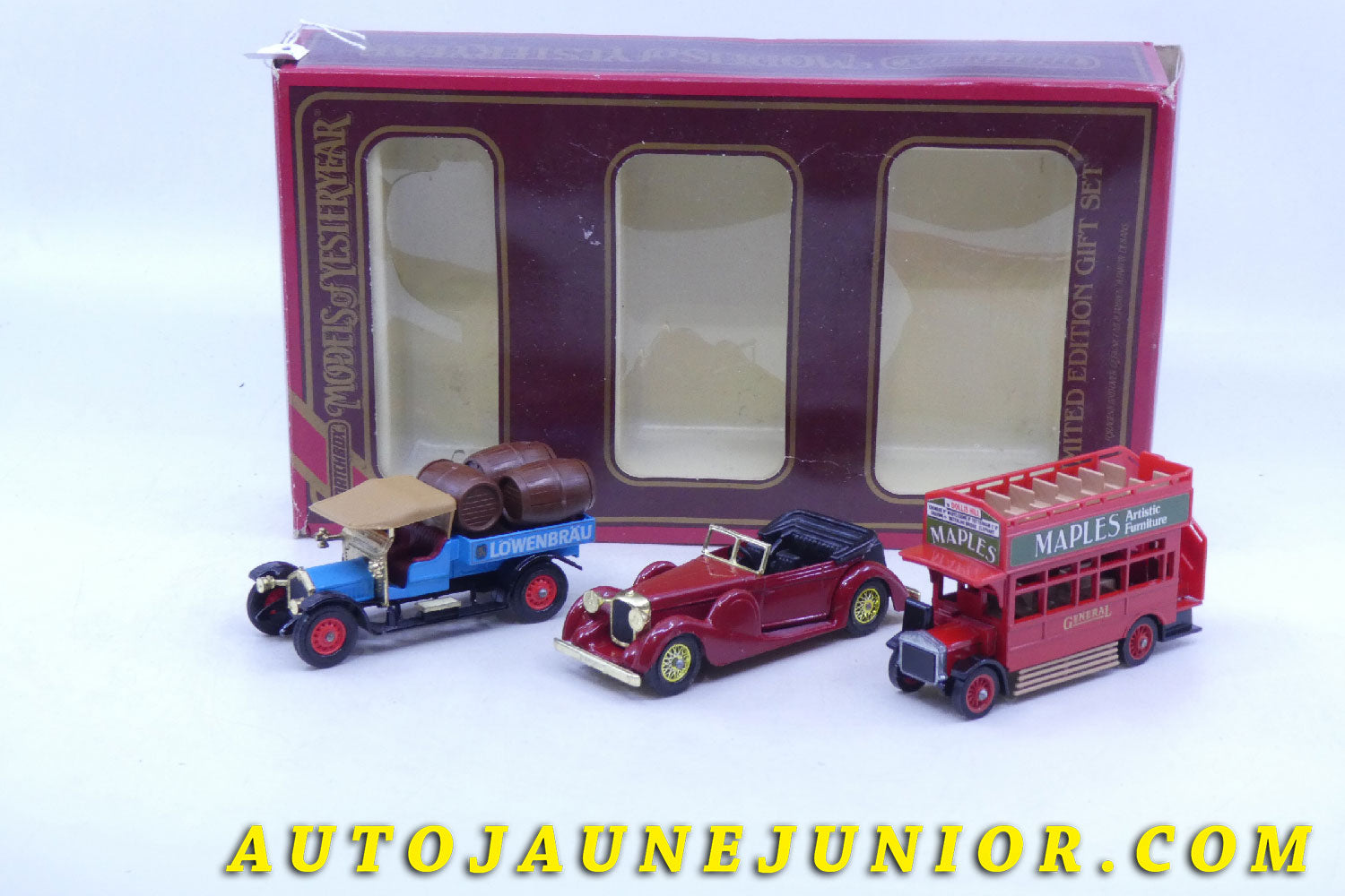 Le #2810 - Matchbox - Ensemble de constructeurs différents - Edition Limité 3 pièces  est en vente sur Auto Jaune Junior ! Tekno, Politoys, Mebetoys, Mercury, Joal, Diapet, Märklin, TootsieToys.Vous avez le même jouet ? Profitez de notre expertise pour vous accompagner dans la vente de vos modèles ou votre collection ! Nous achetons tous lots de miniatures ! Contactez nous ! contact@autojaunejunior.com. 