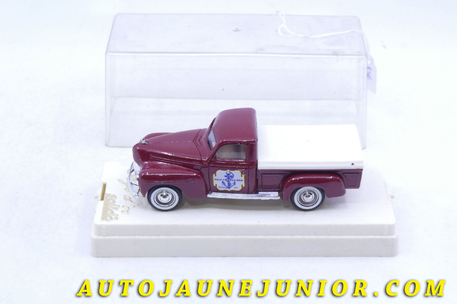 Le #2821 - Solido - Cadillac - V16 1931 édition spéciale pour "Axe communication". Édition limitée à 100 exemplaires. CODE 1 ! est en vente sur Auto Jaune Junior ! Tekno, Politoys, Mebetoys, Mercury, Joal, Diapet, Märklin, TootsieToys.Vous avez le même jouet ? Profitez de notre expertise pour vous accompagner dans la vente de vos modèles ou votre collection ! Nous achetons tous lots de miniatures ! Contactez nous ! contact@autojaunejunior.com. 