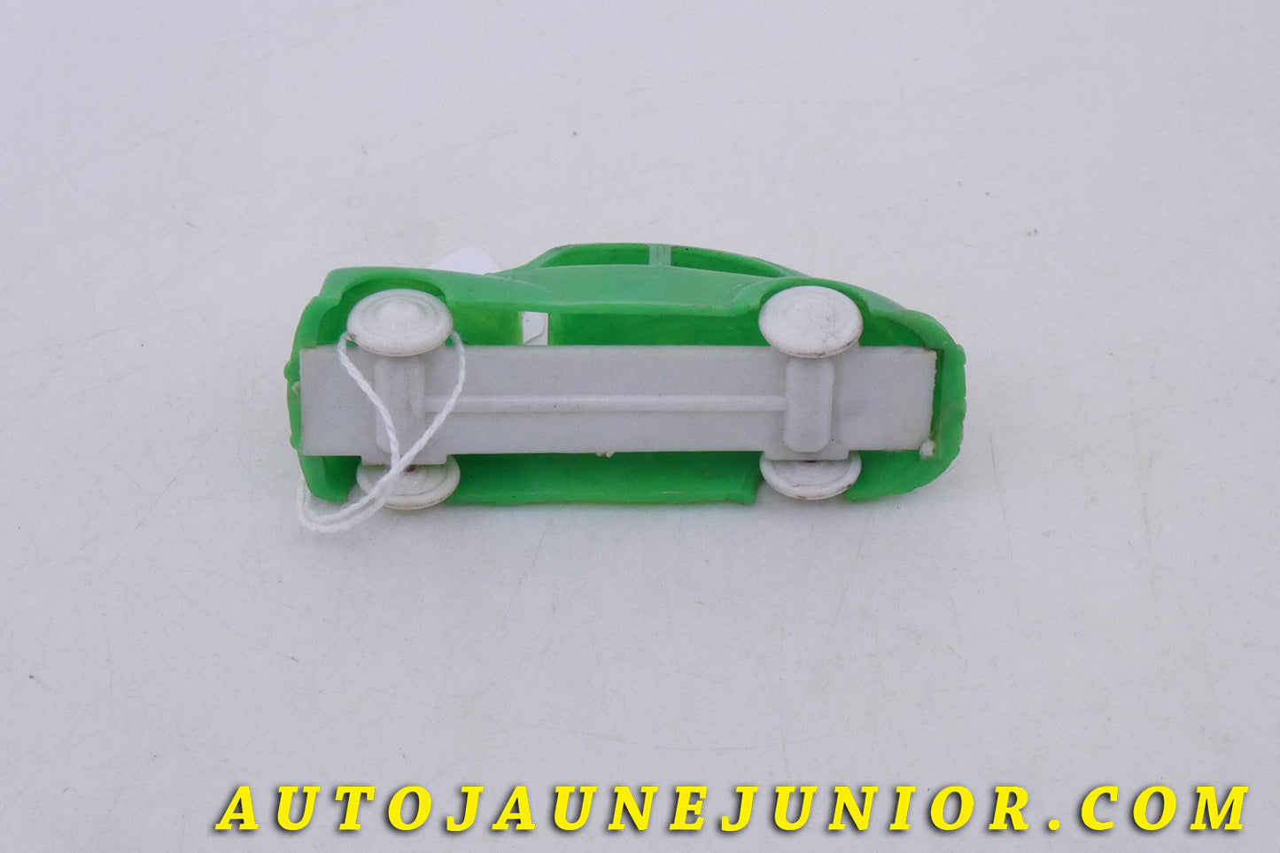 Le Tropico Peugeot 203 berline est en vente sur Auto Jaune Junior ! Découvrez nos collections de diecast Tekno, Politoys, Mebetoys, Mercury, Joal, Diapet, Märklin, TootsieToys.AutoJaune Junior ; Vous avez le même jouet ? Profitez de notre expertise pour vous accompagner dans la vente de vos modèles ou votre collection ! Nous achetons tous lots de miniatures ! Contactez nous !