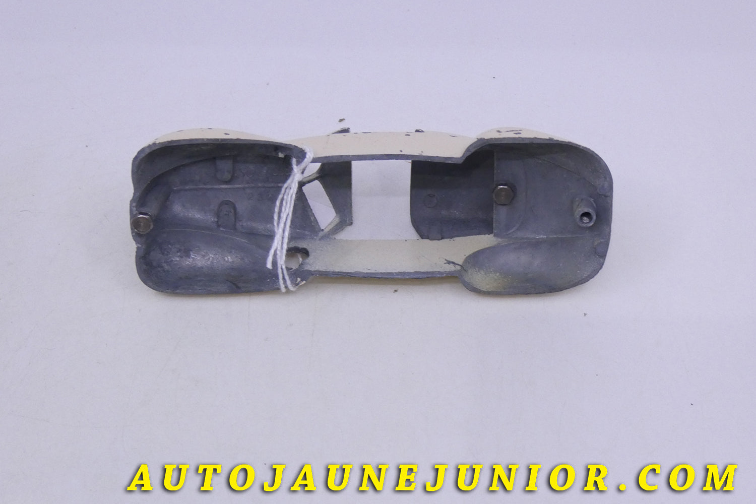 Le Solido Auto coupé chauffeur Mécanique est en vente sur Auto Jaune Junior ! Découvrez nos collections de diecast Tekno, Politoys, Mebetoys, Mercury, Joal, Diapet, Märklin, TootsieToys.AutoJaune Junior ; Vous avez le même jouet ? Profitez de notre expertise pour vous accompagner dans la vente de vos modèles ou votre collection ! Nous achetons tous lots de miniatures ! Contactez nous !