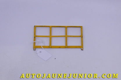 Le Dinky Toys Simca Support de microitier est en vente sur Auto Jaune Junior ! Découvrez nos collections de diecast Tekno, Politoys, Mebetoys, Mercury, Joal, Diapet, Märklin, TootsieToys.AutoJaune Junior ; Vous avez le même jouet ? Profitez de notre expertise pour vous accompagner dans la vente de vos modèles ou votre collection ! Nous achetons tous lots de miniatures ! Contactez nous !