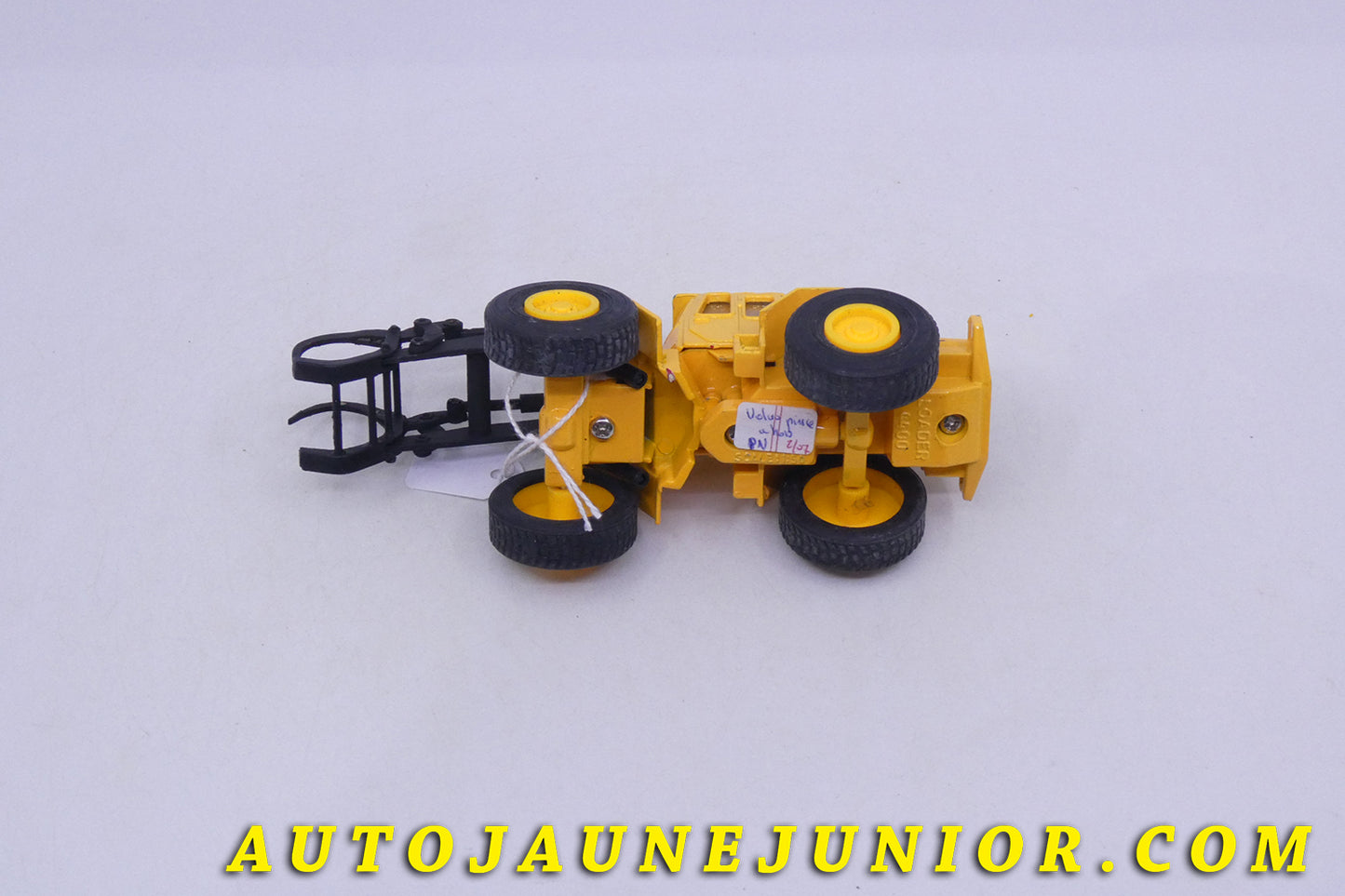 Le Conrad Volvo Chargeur 4400 est en vente sur Auto Jaune Junior ! Découvrez nos collections de diecast Tekno, Politoys, Mebetoys, Mercury, Joal, Diapet, Märklin, TootsieToys.AutoJaune Junior ; Vous avez le même jouet ? Profitez de notre expertise pour vous accompagner dans la vente de vos modèles ou votre collection ! Nous achetons tous lots de miniatures ! Contactez nous !