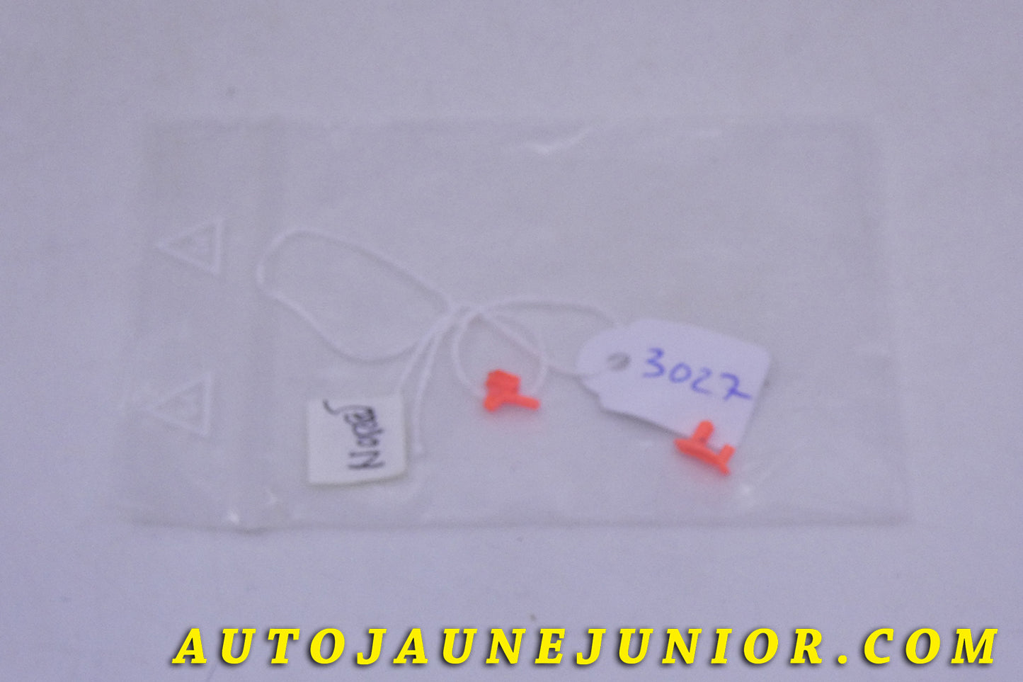 Le Norev Feus Feus répportés est en vente sur Auto Jaune Junior ! Découvrez nos collections de diecast Tekno, Politoys, Mebetoys, Mercury, Joal, Diapet, Märklin, TootsieToys.AutoJaune Junior ; Vous avez le même jouet ? Profitez de notre expertise pour vous accompagner dans la vente de vos modèles ou votre collection ! Nous achetons tous lots de miniatures ! Contactez nous !