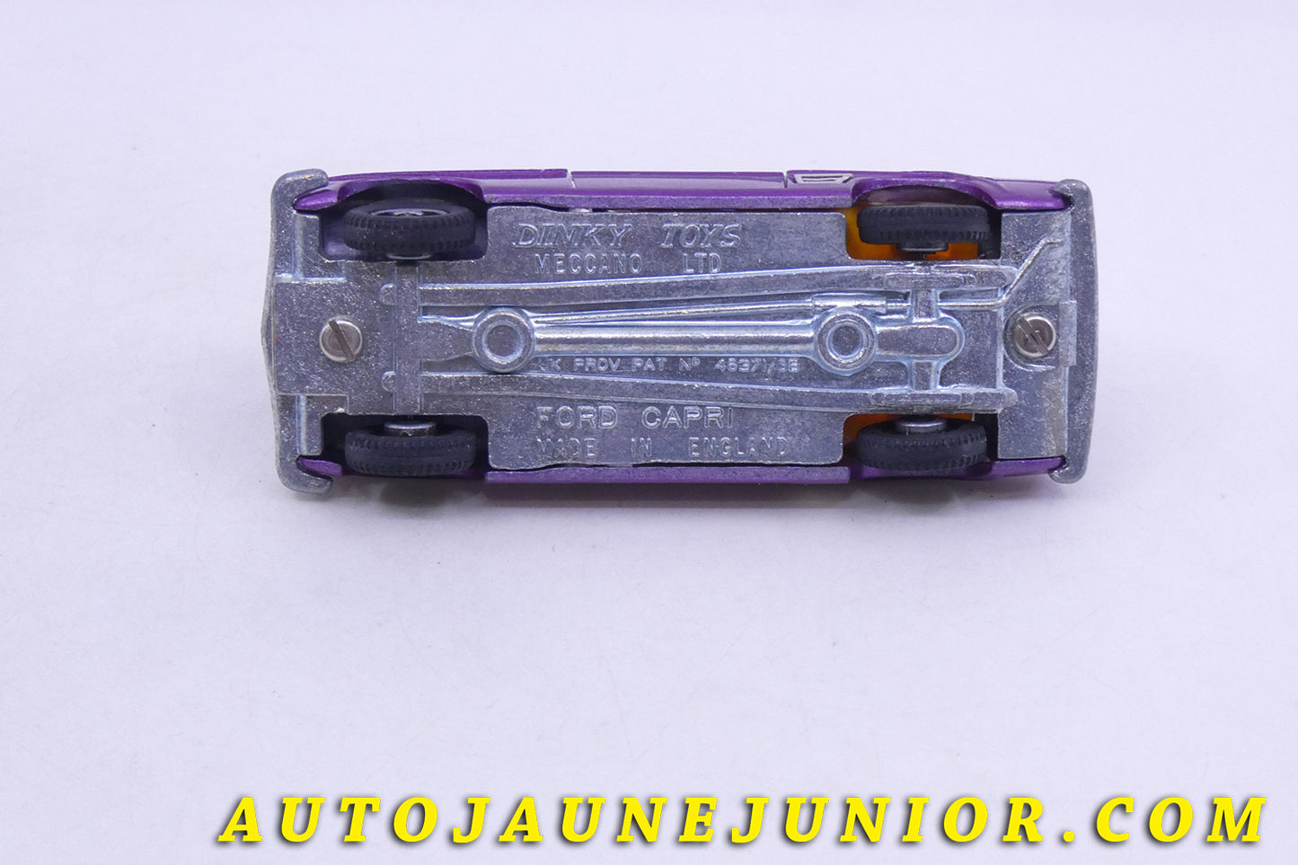 Le Dinky Toys Ford Capri est en vente sur Auto Jaune Junior ! Découvrez nos collections de diecast Tekno, Politoys, Mebetoys, Mercury, Joal, Diapet, Märklin, TootsieToys.AutoJaune Junior ; Vous avez le même jouet ? Profitez de notre expertise pour vous accompagner dans la vente de vos modèles ou votre collection ! Nous achetons tous lots de miniatures ! Contactez nous !