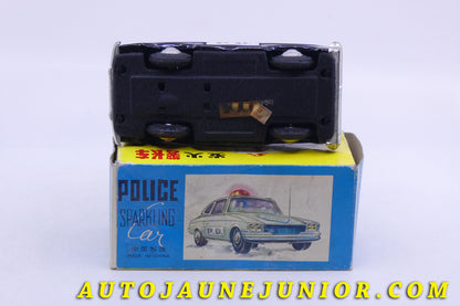 Le Chine Auto Berline Police MF 900 est en vente sur Auto Jaune Junior ! Découvrez nos collections de diecast Tekno, Politoys, Mebetoys, Mercury, Joal, Diapet, Märklin, TootsieToys.AutoJaune Junior ; Vous avez le même jouet ? Profitez de notre expertise pour vous accompagner dans la vente de vos modèles ou votre collection ! Nous achetons tous lots de miniatures ! Contactez nous !
