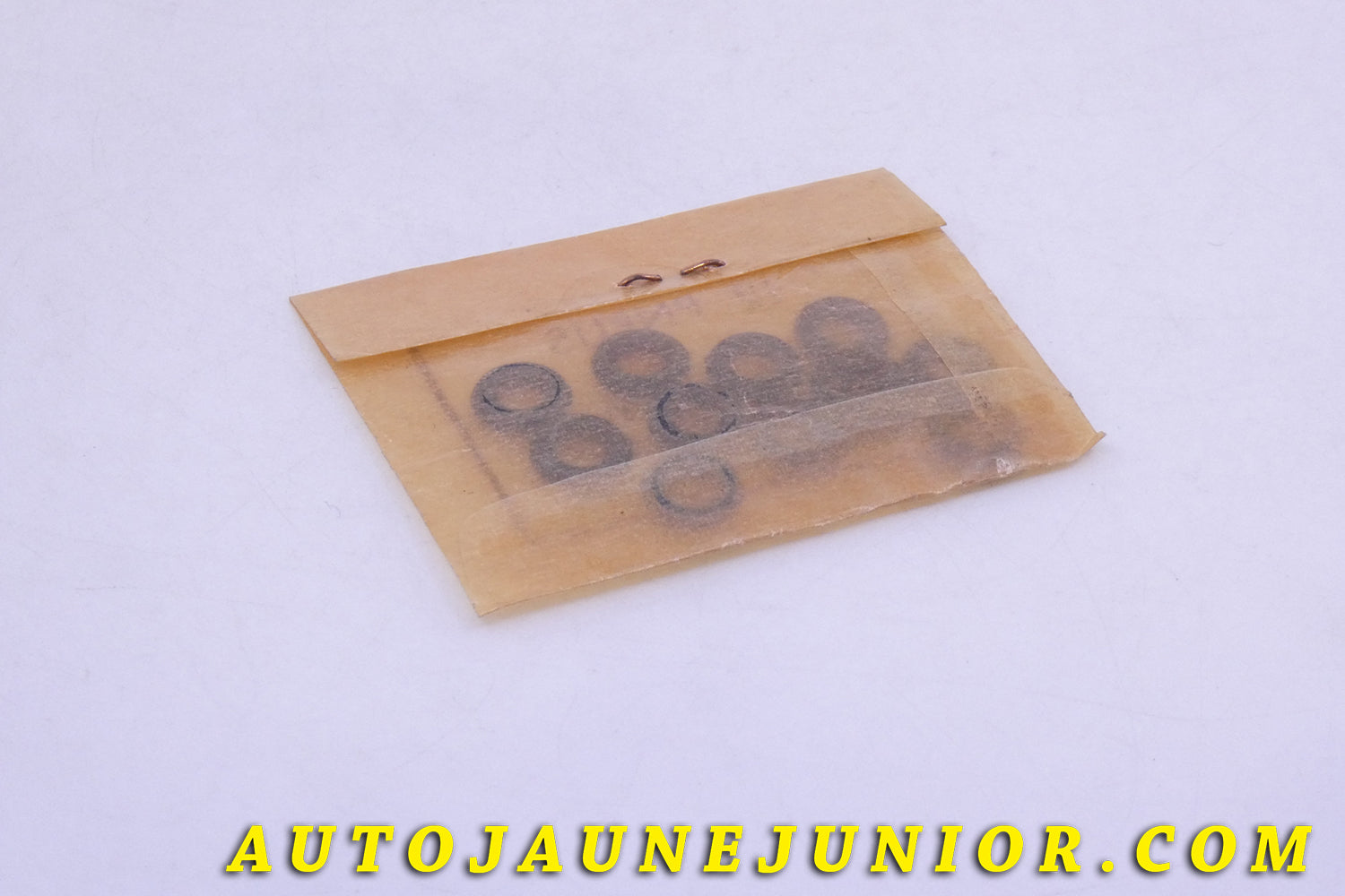 Le Dinky Toys Pneus Vespa Sachet 12 pneus Luxe - Pour 2CV Vespa est en vente sur Auto Jaune Junior ! Découvrez nos collections de diecast Tekno, Politoys, Mebetoys, Mercury, Joal, Diapet, Märklin, TootsieToys.AutoJaune Junior ; Vous avez le même jouet ? Profitez de notre expertise pour vous accompagner dans la vente de vos modèles ou votre collection ! Nous achetons tous lots de miniatures ! Contactez nous !