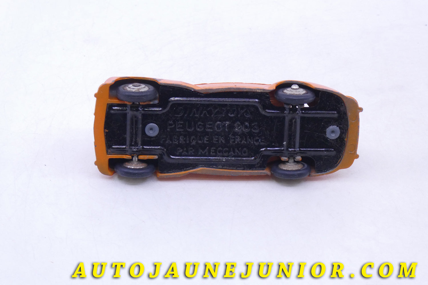 Le Dinky Toys Peugeot 203 est en vente sur Auto Jaune Junior ! Découvrez nos collections de diecast Tekno, Politoys, Mebetoys, Mercury, Joal, Diapet, Märklin, TootsieToys.AutoJaune Junior ; Vous avez le même jouet ? Profitez de notre expertise pour vous accompagner dans la vente de vos modèles ou votre collection ! Nous achetons tous lots de miniatures ! Contactez nous !