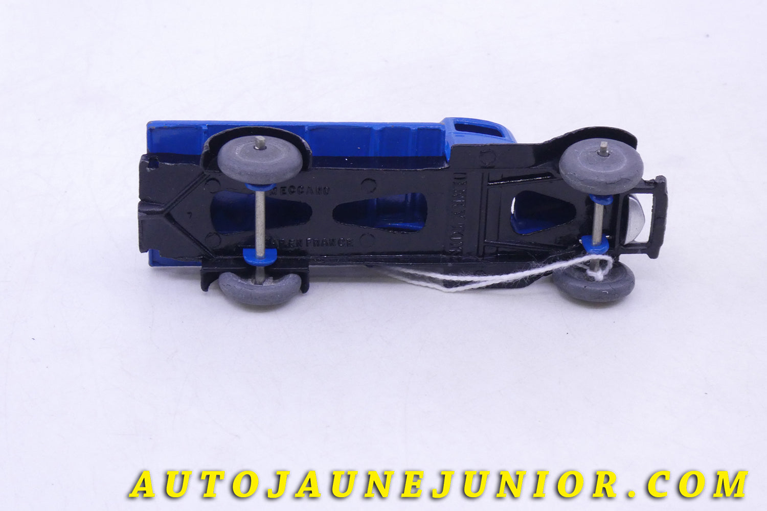 Le Dinky Toys Camion Camion Plateau est en vente sur Auto Jaune Junior ! Découvrez nos collections de diecast Tekno, Politoys, Mebetoys, Mercury, Joal, Diapet, Märklin, TootsieToys.AutoJaune Junior ; Vous avez le même jouet ? Profitez de notre expertise pour vous accompagner dans la vente de vos modèles ou votre collection ! Nous achetons tous lots de miniatures ! Contactez nous !