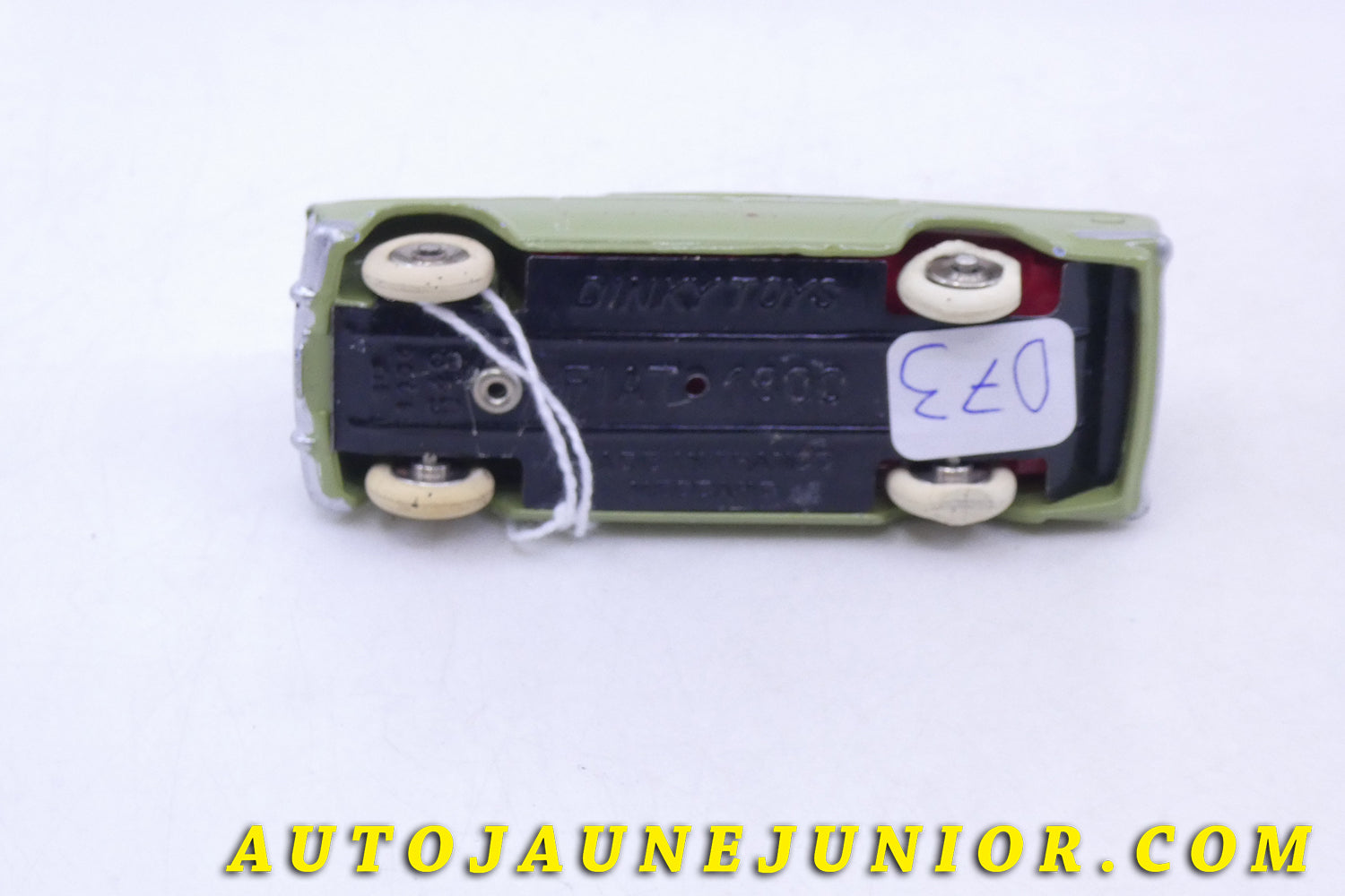 Le Dinky Toys Fiat 1800 Break Afrique du Sud  est en vente sur Auto Jaune Junior ! Découvrez nos collections de diecast Tekno, Politoys, Mebetoys, Mercury, Joal, Diapet, Märklin, TootsieToys.AutoJaune Junior ; Vous avez le même jouet ? Profitez de notre expertise pour vous accompagner dans la vente de vos modèles ou votre collection ! Nous achetons tous lots de miniatures ! Contactez nous !