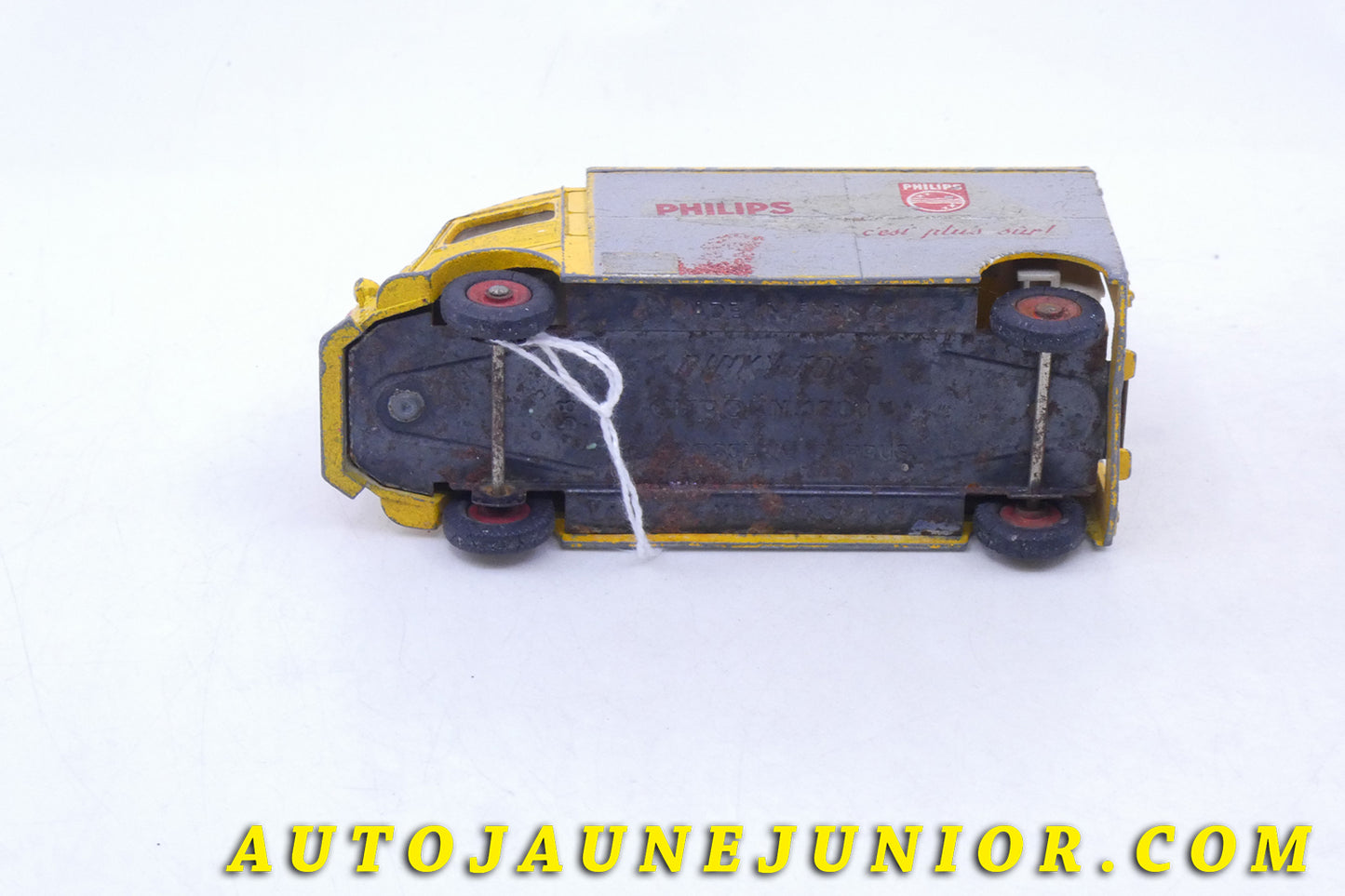 Le Dinky Toys Citroën 1200Kgs Philips est en vente sur Auto Jaune Junior ! Découvrez nos collections de diecast Tekno, Politoys, Mebetoys, Mercury, Joal, Diapet, Märklin, TootsieToys.AutoJaune Junior ; Vous avez le même jouet ? Profitez de notre expertise pour vous accompagner dans la vente de vos modèles ou votre collection ! Nous achetons tous lots de miniatures ! Contactez nous !
