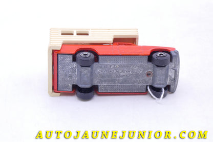 Le Matchbox Camper Caravane Pick-Up est en vente sur Auto Jaune Junior ! Découvrez nos collections de diecast Tekno, Politoys, Mebetoys, Mercury, Joal, Diapet, Märklin, TootsieToys.AutoJaune Junior ; Vous avez le même jouet ? Profitez de notre expertise pour vous accompagner dans la vente de vos modèles ou votre collection ! Nous achetons tous lots de miniatures ! Contactez nous !