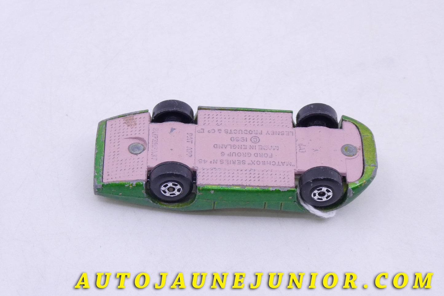Le Matchbox Ford Groupe 6 est en vente sur Auto Jaune Junior ! Découvrez nos collections de diecast Tekno, Politoys, Mebetoys, Mercury, Joal, Diapet, Märklin, TootsieToys.AutoJaune Junior ; Vous avez le même jouet ? Profitez de notre expertise pour vous accompagner dans la vente de vos modèles ou votre collection ! Nous achetons tous lots de miniatures ! Contactez nous !