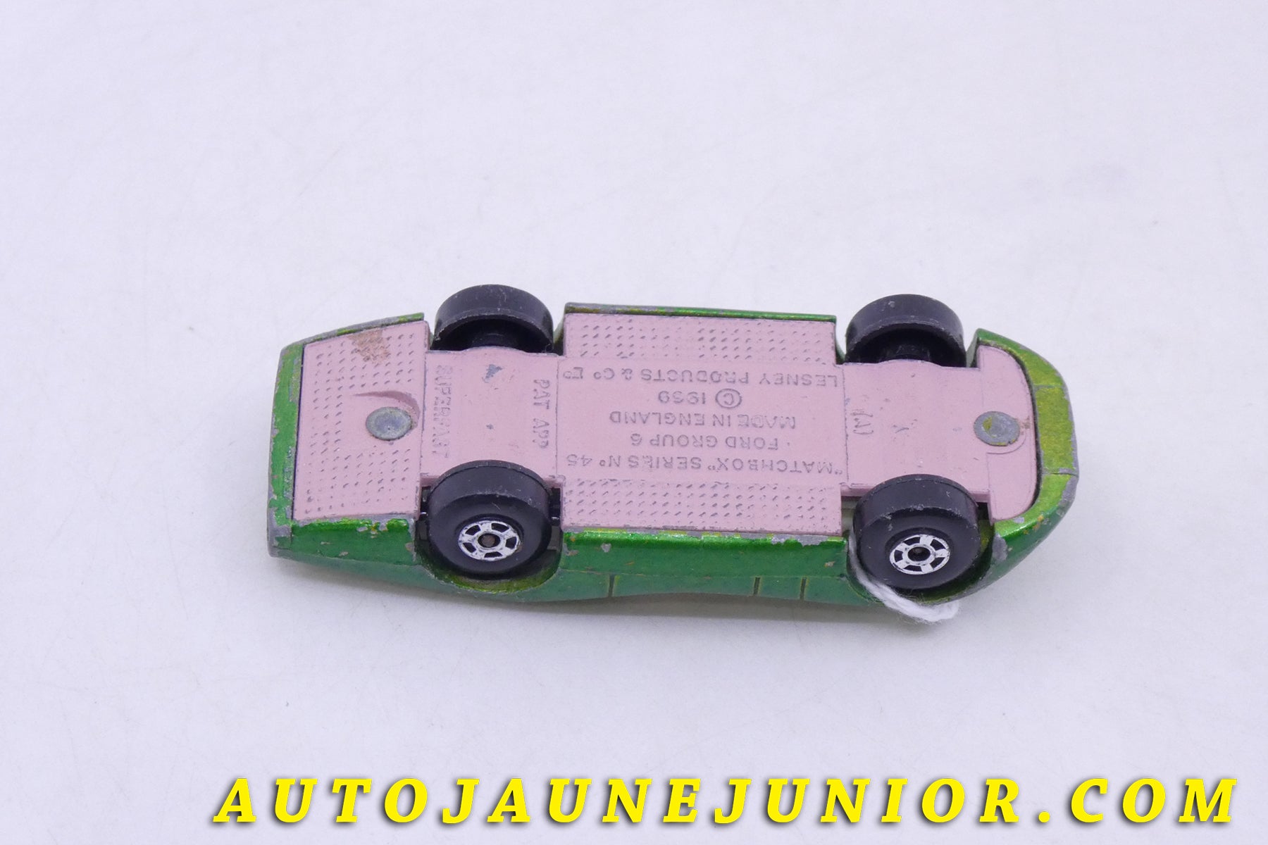Le Matchbox Ford Groupe 6 est en vente sur Auto Jaune Junior ! Découvrez nos collections de diecast Tekno, Politoys, Mebetoys, Mercury, Joal, Diapet, Märklin, TootsieToys.AutoJaune Junior ; Vous avez le même jouet ? Profitez de notre expertise pour vous accompagner dans la vente de vos modèles ou votre collection ! Nous achetons tous lots de miniatures ! Contactez nous !