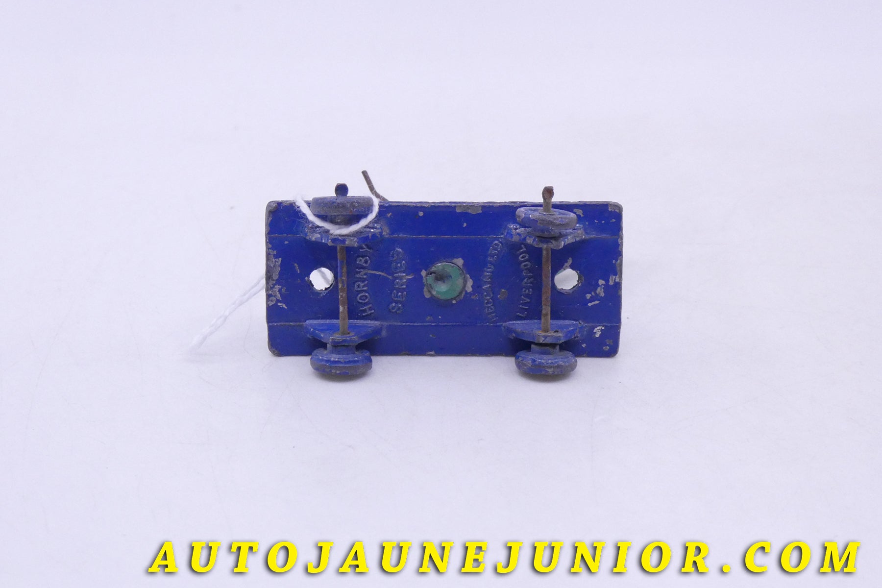 Le Solido Renault 4L Carambar est en vente sur Auto Jaune Junior ! Découvrez nos collections de diecast Tekno, Politoys, Mebetoys, Mercury, Joal, Diapet, Märklin, TootsieToys.AutoJaune Junior ; Vous avez le même jouet ? Profitez de notre expertise pour vous accompagner dans la vente de vos modèles ou votre collection ! Nous achetons tous lots de miniatures ! Contactez nous !