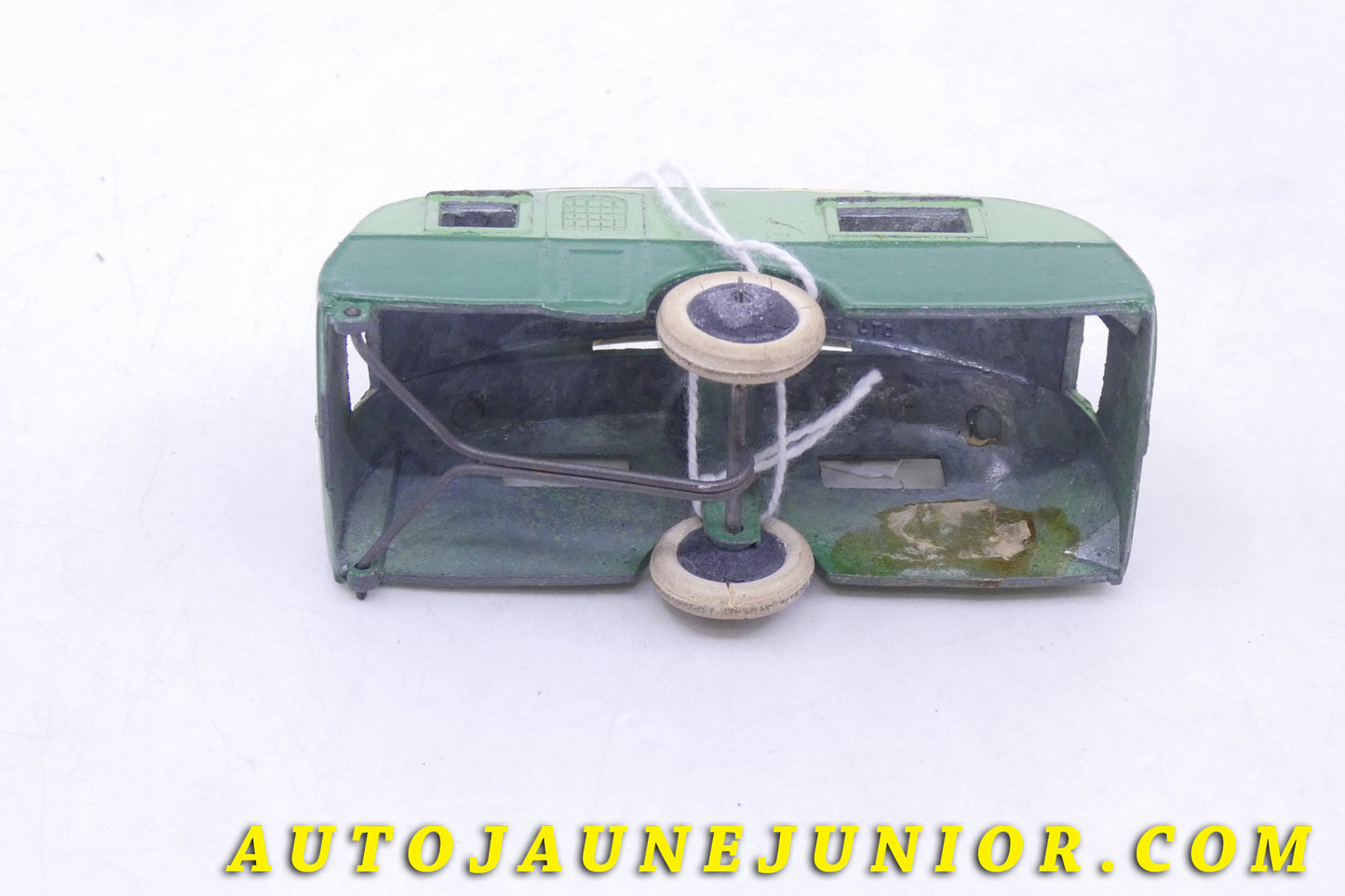Le Dinky Toys Caravane Type Roulotte est en vente sur Auto Jaune Junior ! Découvrez nos collections de diecast Tekno, Politoys, Mebetoys, Mercury, Joal, Diapet, Märklin, TootsieToys.Vous avez le même jouet ? Profitez de notre expertise pour vous accompagner dans la vente de vos modèles ou votre collection ! Nous achetons tous lots de miniatures ! Contactez nous !