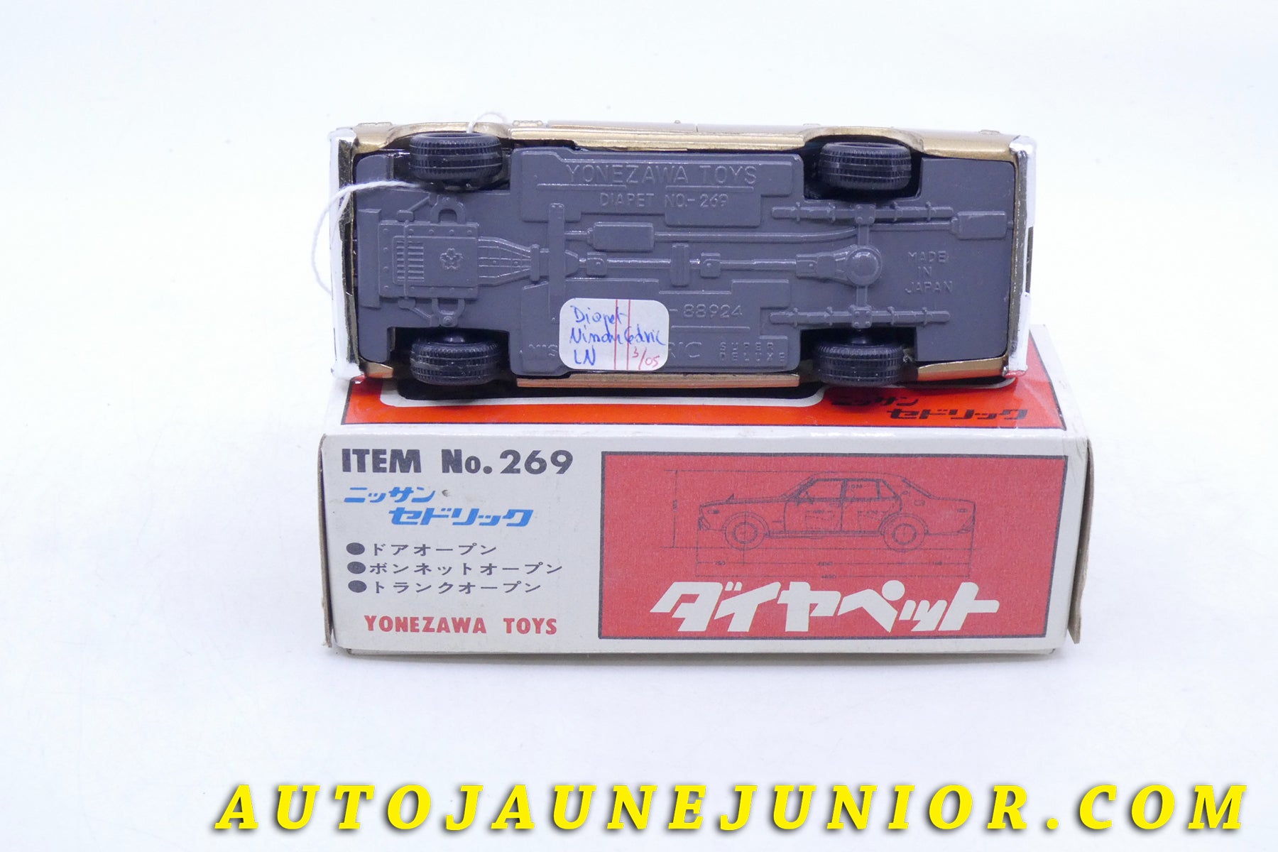 Le Diapet Nissan Cecric Berline est en vente sur Auto Jaune Junior ! Découvrez nos collections de diecast Tekno, Politoys, Mebetoys, Mercury, Joal, Diapet, Märklin, TootsieToys.AutoJaune Junior ; Vous avez le même jouet ? Profitez de notre expertise pour vous accompagner dans la vente de vos modèles ou votre collection ! Nous achetons tous lots de miniatures ! Contactez nous !