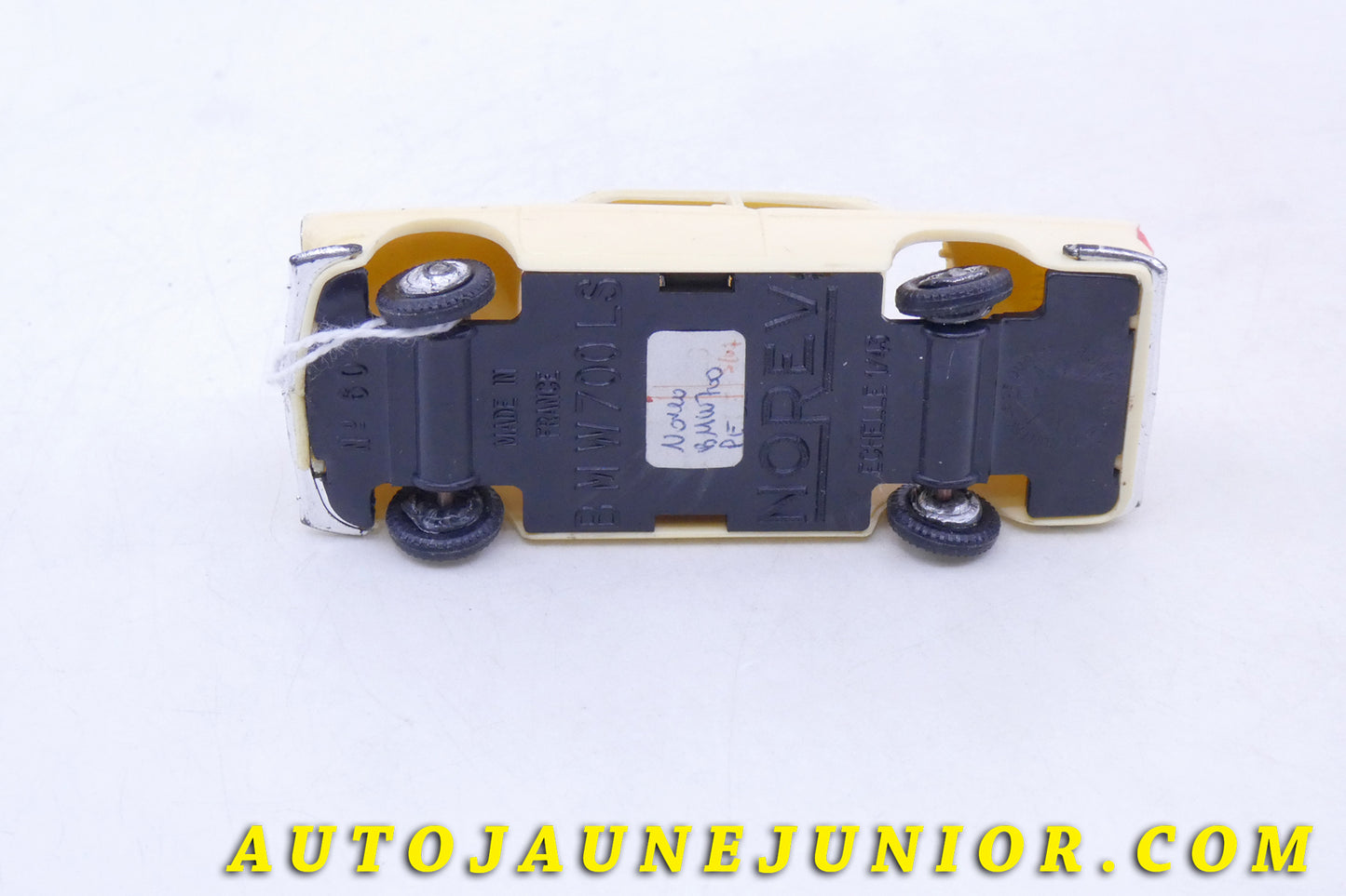 Le Norev BMW 700 LS (Série Baby) est en vente sur Auto Jaune Junior ! Découvrez nos collections de diecast Tekno, Politoys, Mebetoys, Mercury, Joal, Diapet, Märklin, TootsieToys.AutoJaune Junior ; Vous avez le même jouet ? Profitez de notre expertise pour vous accompagner dans la vente de vos modèles ou votre collection ! Nous achetons tous lots de miniatures ! Contactez nous !