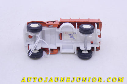 Le Tootsietoys GMC Camion Ridelles est en vente sur Auto Jaune Junior ! Découvrez nos collections de diecast Tekno, Politoys, Mebetoys, Mercury, Joal, Diapet, Märklin, TootsieToys.Vous avez le même jouet ? Profitez de notre expertise pour vous accompagner dans la vente de vos modèles ou votre collection ! Nous achetons tous lots de miniatures ! Contactez nous !