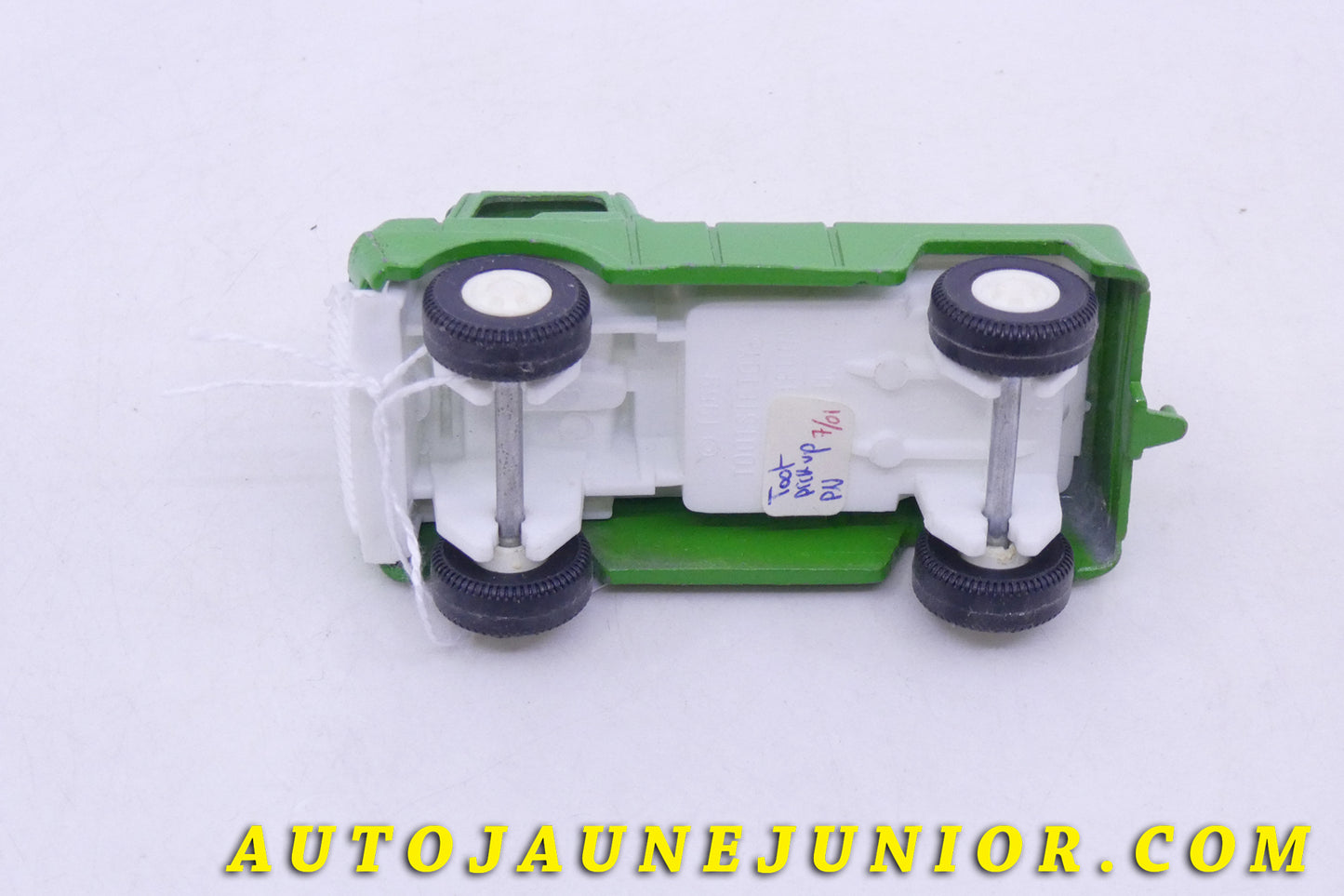 Le Tootsietoys Auto Pick Up est en vente sur Auto Jaune Junior ! Découvrez nos collections de diecast Tekno, Politoys, Mebetoys, Mercury, Joal, Diapet, Märklin, TootsieToys.AutoJaune Junior ; Vous avez le même jouet ? Profitez de notre expertise pour vous accompagner dans la vente de vos modèles ou votre collection ! Nous achetons tous lots de miniatures ! Contactez nous !