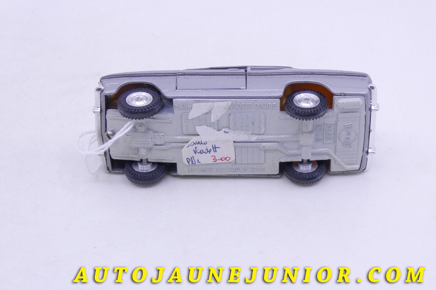 Le Gama Opel Kadett fastback est en vente sur Auto Jaune Junior ! Découvrez nos collections de diecast Tekno, Politoys, Mebetoys, Mercury, Joal, Diapet, Märklin, TootsieToys.AutoJaune Junior ; Vous avez le même jouet ? Profitez de notre expertise pour vous accompagner dans la vente de vos modèles ou votre collection ! Nous achetons tous lots de miniatures ! Contactez nous !