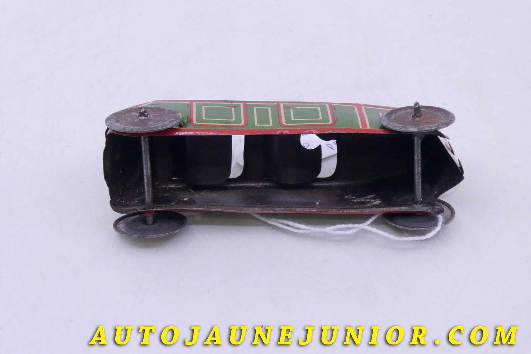 Le Germany Auto Torpédo est en vente sur Auto Jaune Junior ! Découvrez nos collections de diecast Tekno, Politoys, Mebetoys, Mercury, Joal, Diapet, Märklin, TootsieToys.AutoJaune Junior ; Vous avez le même jouet ? Profitez de notre expertise pour vous accompagner dans la vente de vos modèles ou votre collection ! Nous achetons tous lots de miniatures ! Contactez nous !