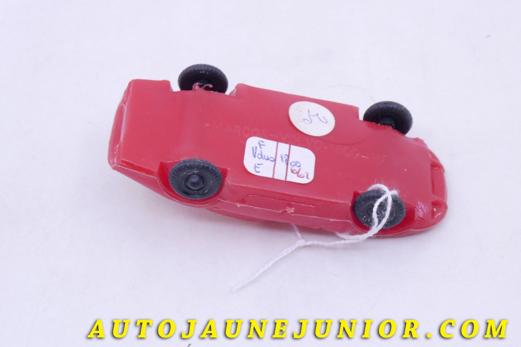 Le France Volvo 1800 Coupé est en vente sur Auto Jaune Junior ! Découvrez nos collections de diecast Tekno, Politoys, Mebetoys, Mercury, Joal, Diapet, Märklin, TootsieToys.AutoJaune Junior ; Vous avez le même jouet ? Profitez de notre expertise pour vous accompagner dans la vente de vos modèles ou votre collection ! Nous achetons tous lots de miniatures ! Contactez nous !