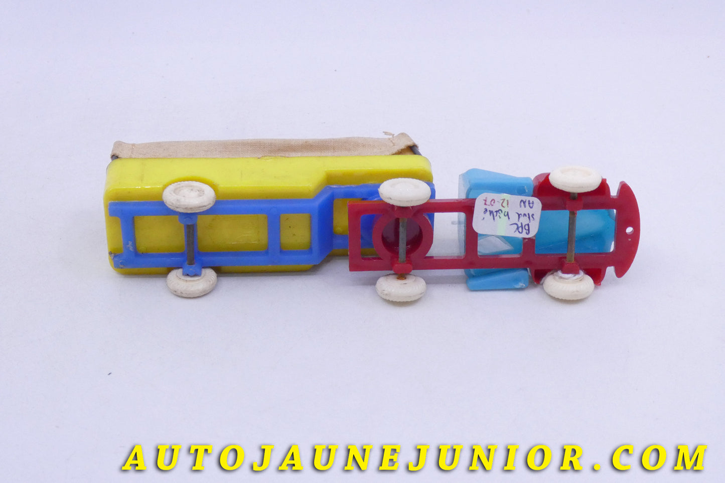 Le BPC Studebaker Semi remorque bâché est en vente sur Auto Jaune Junior ! Découvrez nos collections de diecast Tekno, Politoys, Mebetoys, Mercury, Joal, Diapet, Märklin, TootsieToys.AutoJaune Junior ; Vous avez le même jouet ? Profitez de notre expertise pour vous accompagner dans la vente de vos modèles ou votre collection ! Nous achetons tous lots de miniatures ! Contactez nous !